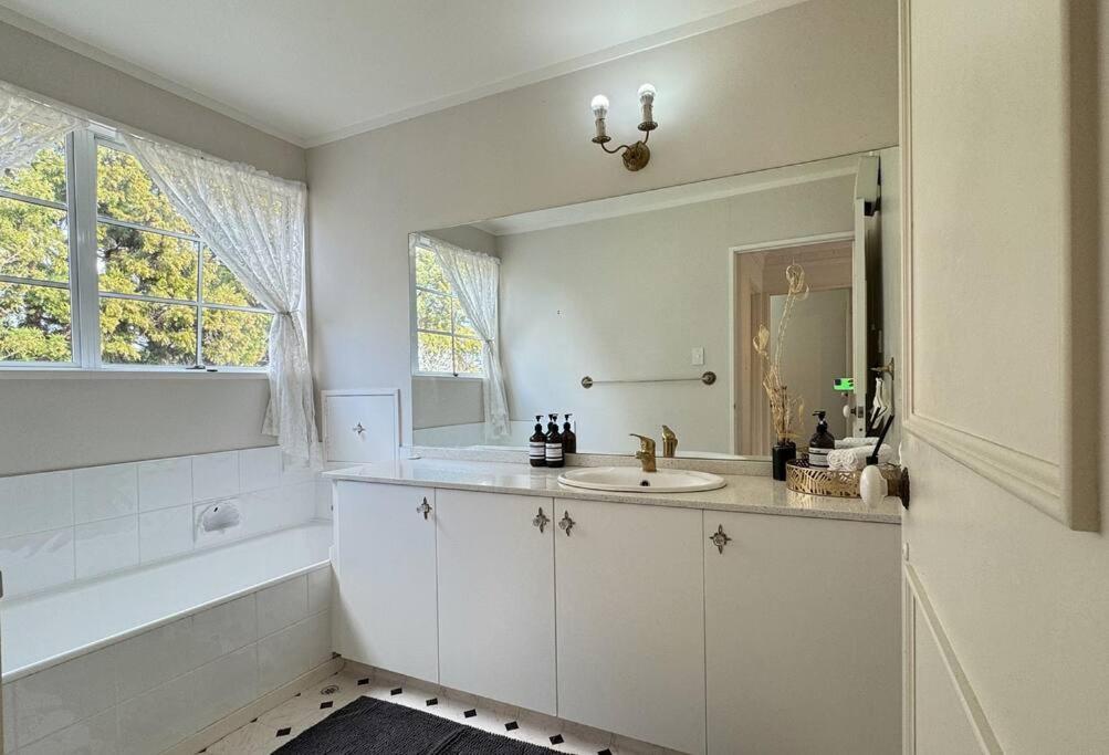 5Rooms life-style in City—“Golden Harvest Retreat”