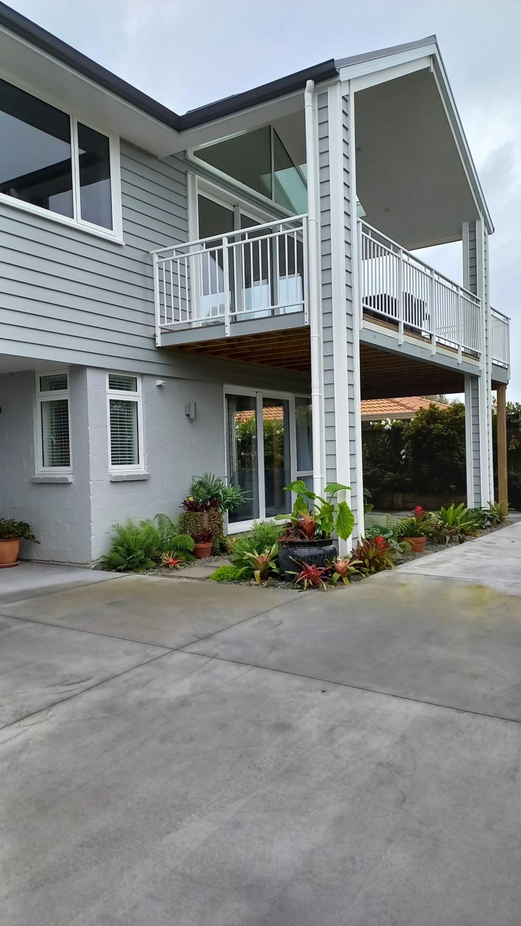 Stylish Matua Apartment view 3