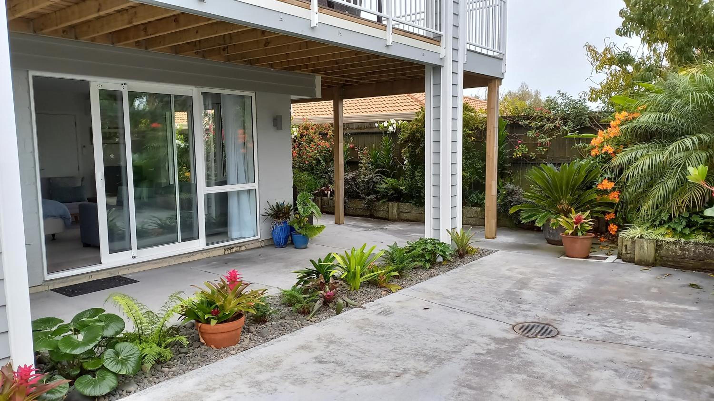 Stylish Matua Apartment view 5
