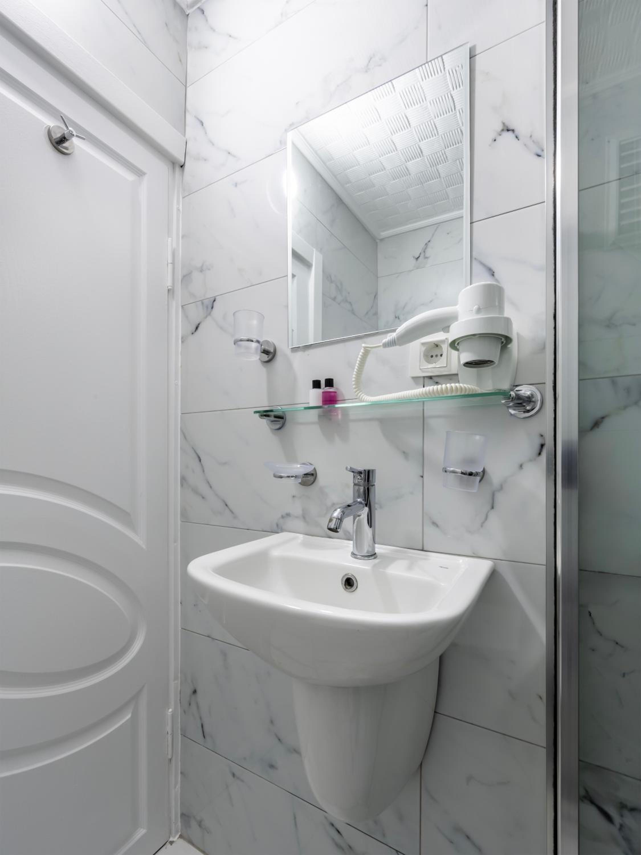 Taksim Trust Otel & Süitler - Image 26