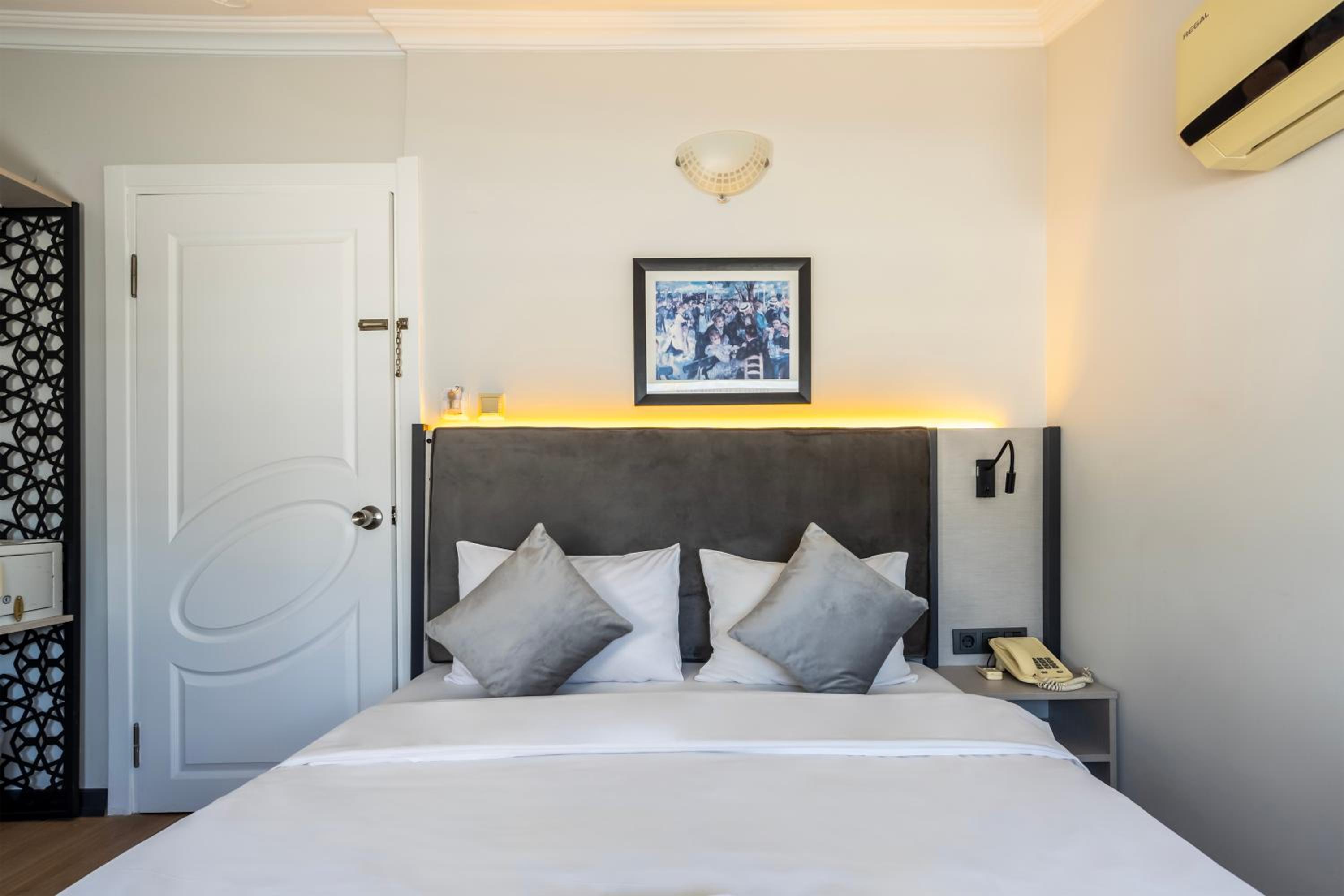 Taksim Trust Otel & Süitler - Image 16