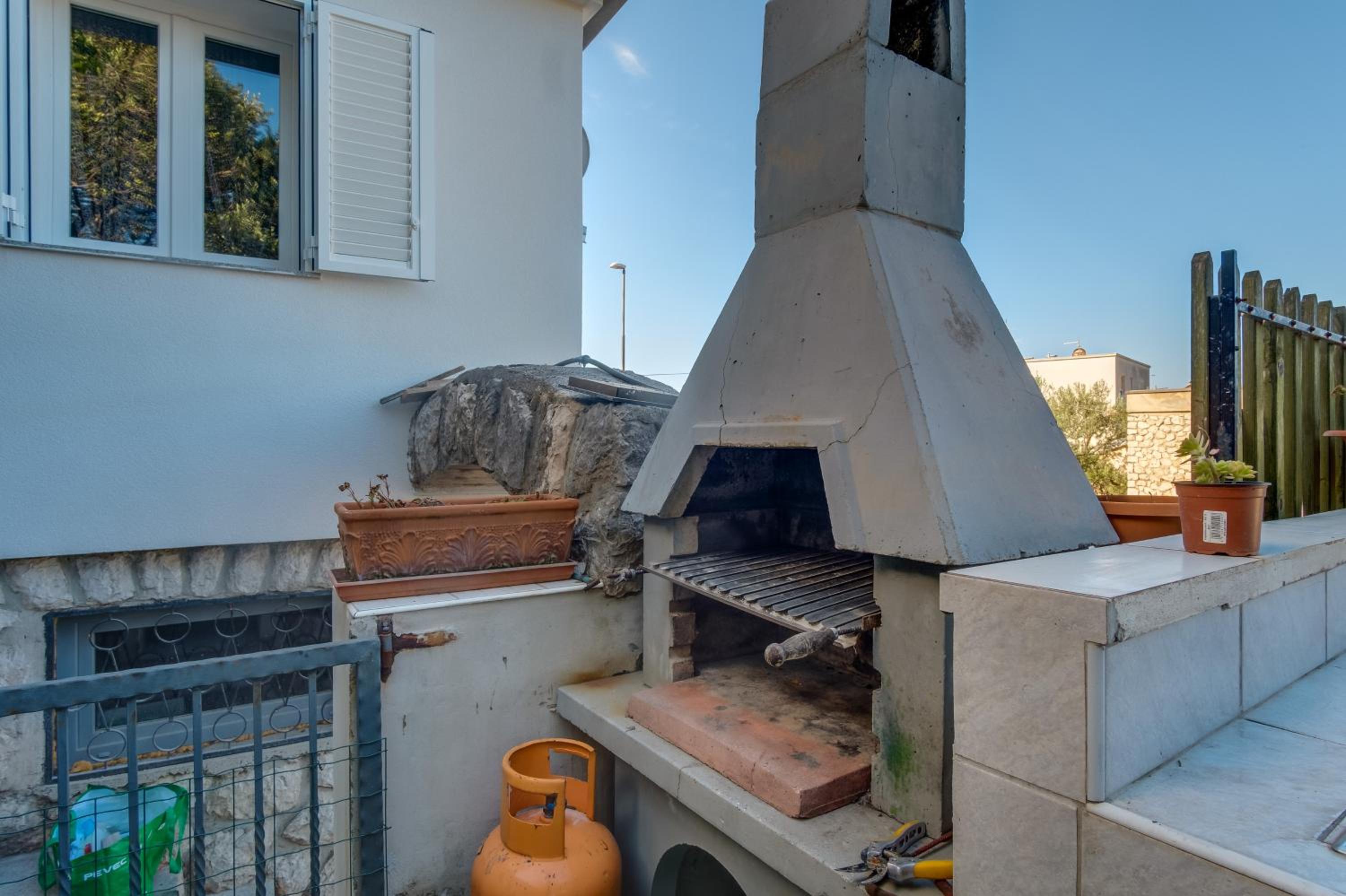 Modern App Pinija with terrace & BBQ, Mali Lošinj