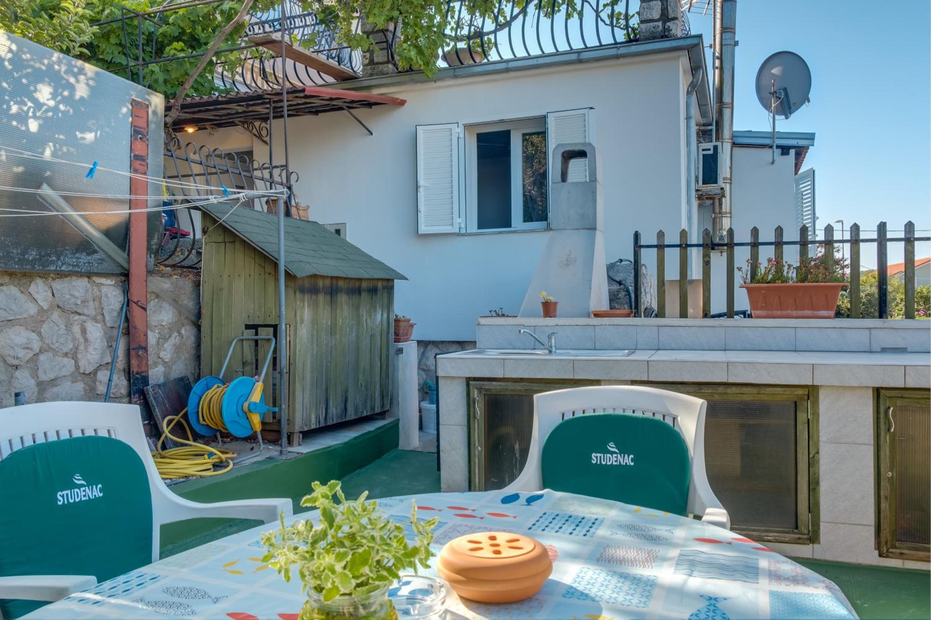 Modern App Pinija with terrace & BBQ, Mali Lošinj