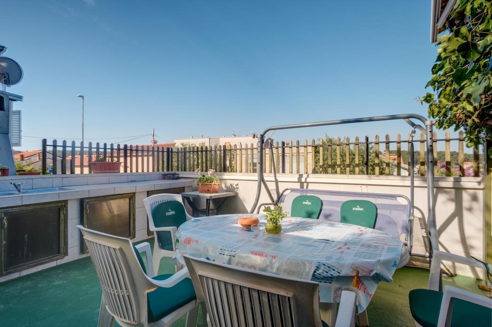 Modern App Pinija with terrace & BBQ, Mali Lošinj