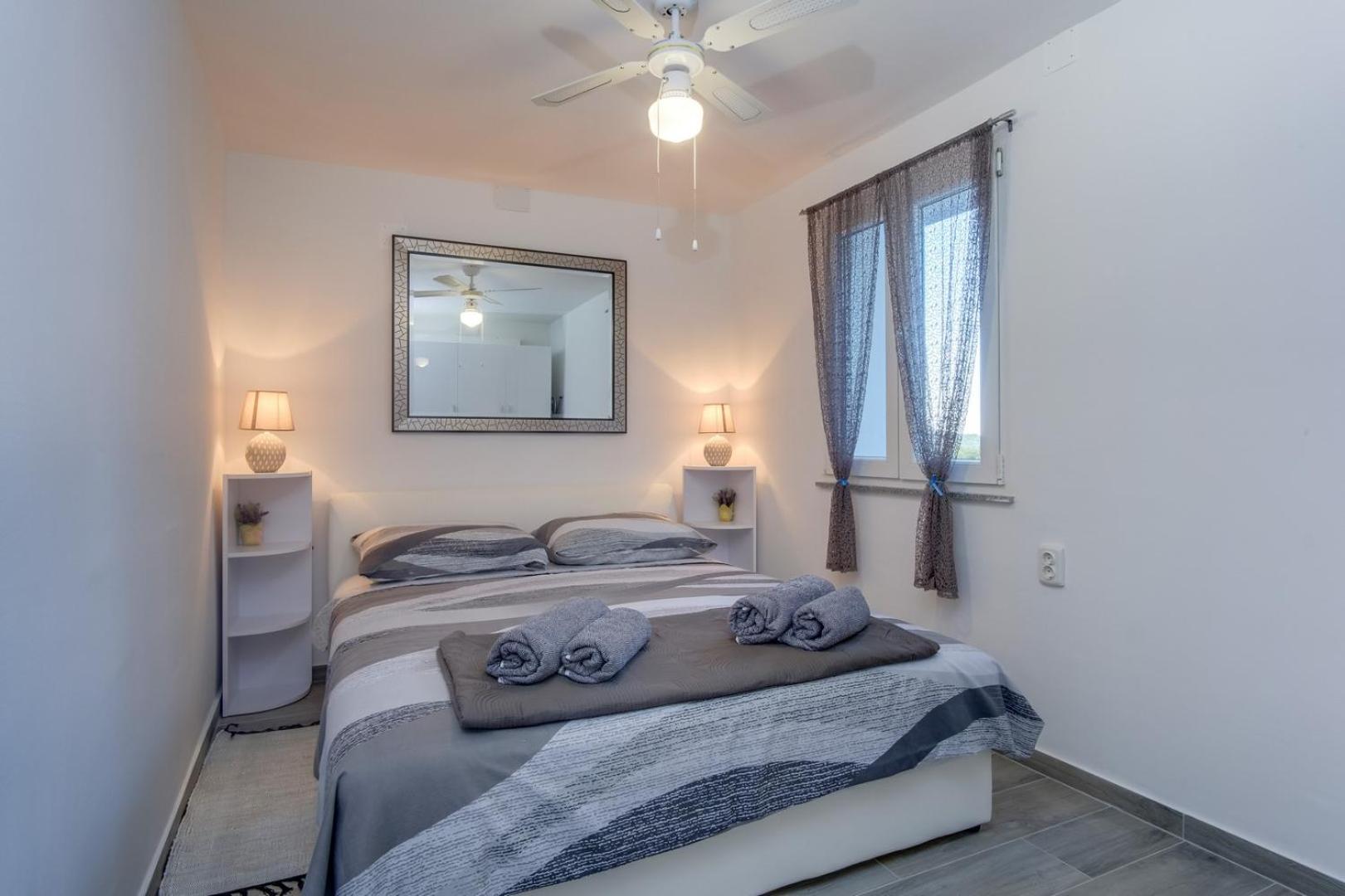 Modern App Pinija with terrace & BBQ, Mali Lošinj
