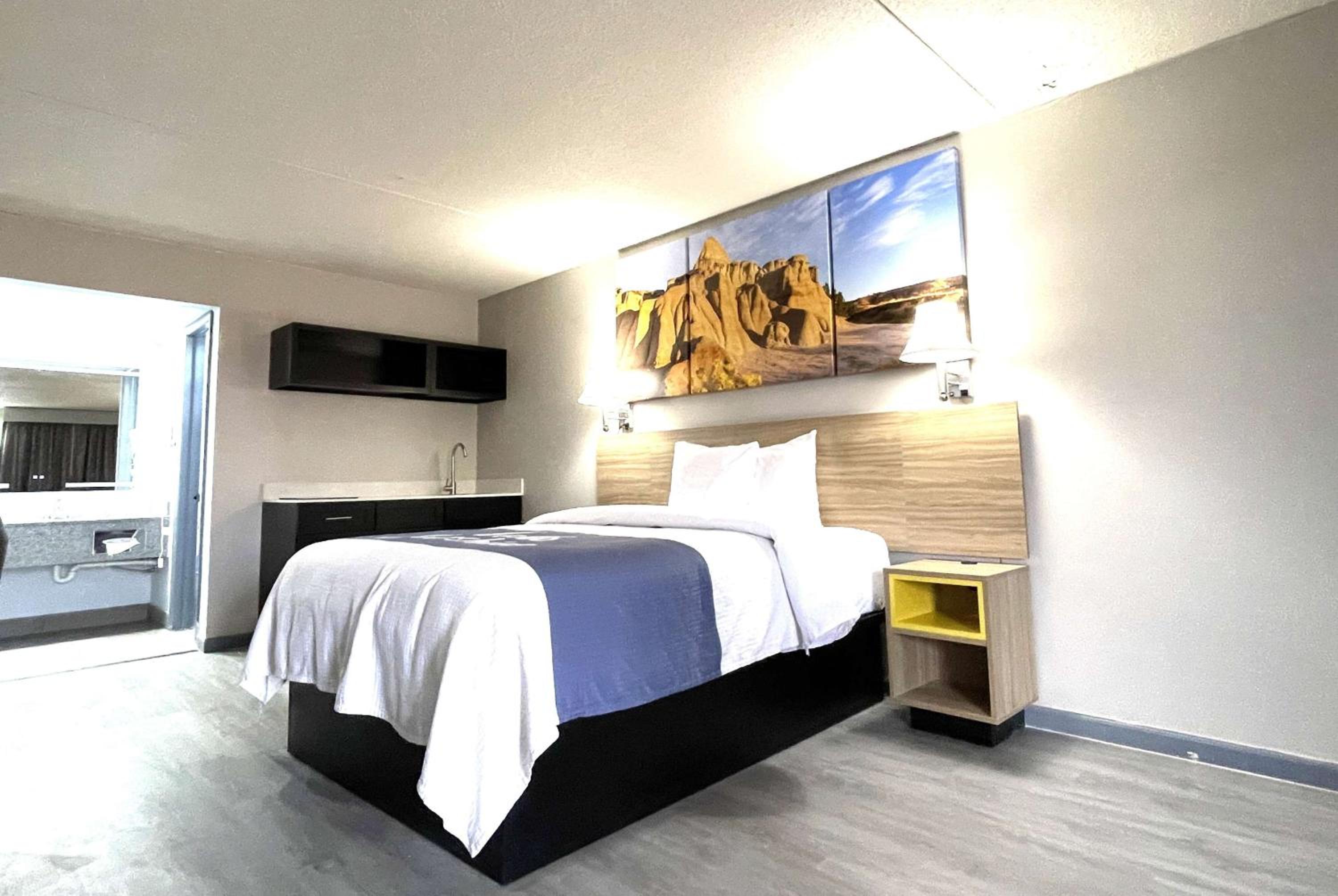 Days Inn by Wyndham Salina South view 4