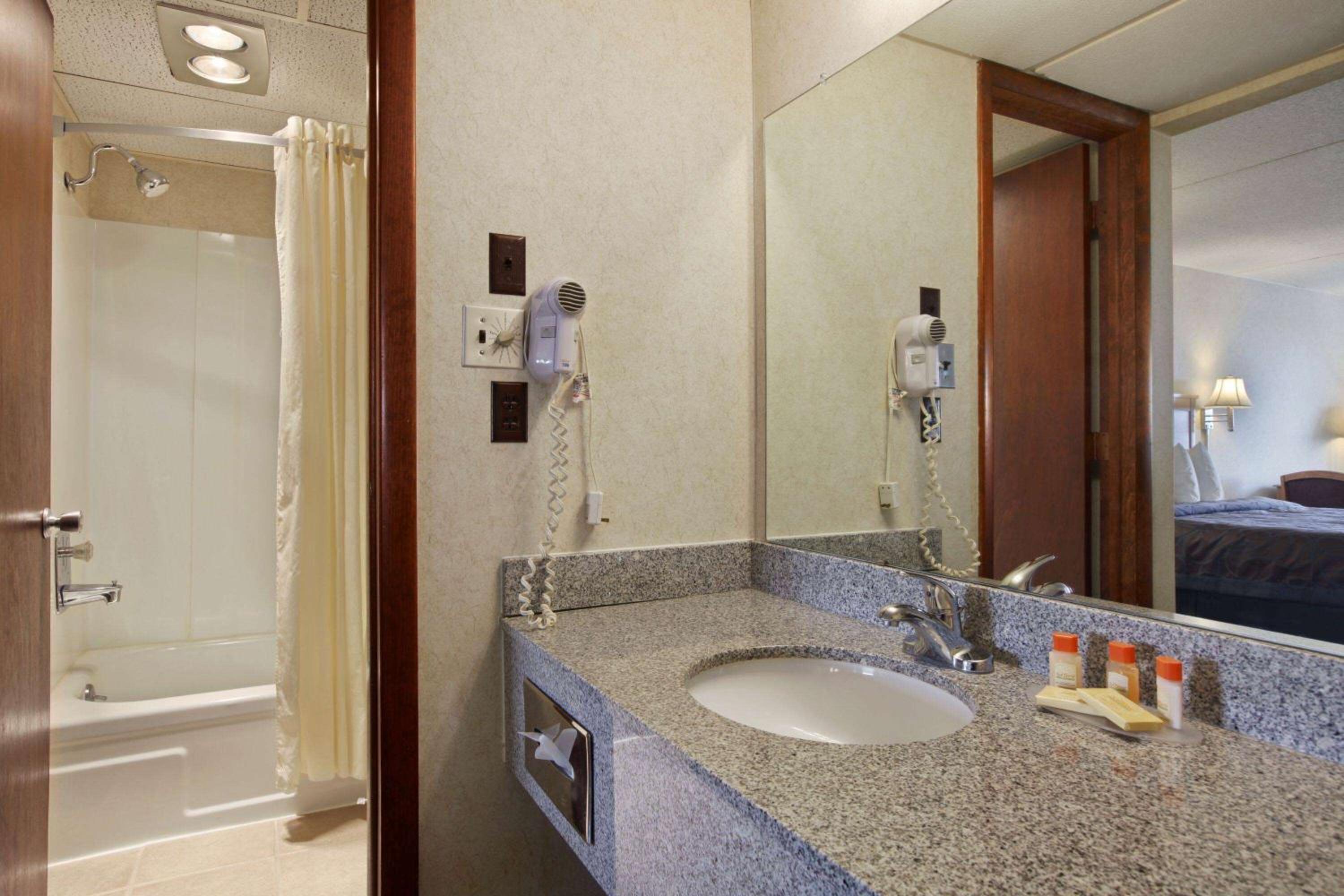 Days Inn by Wyndham Salina South view 3