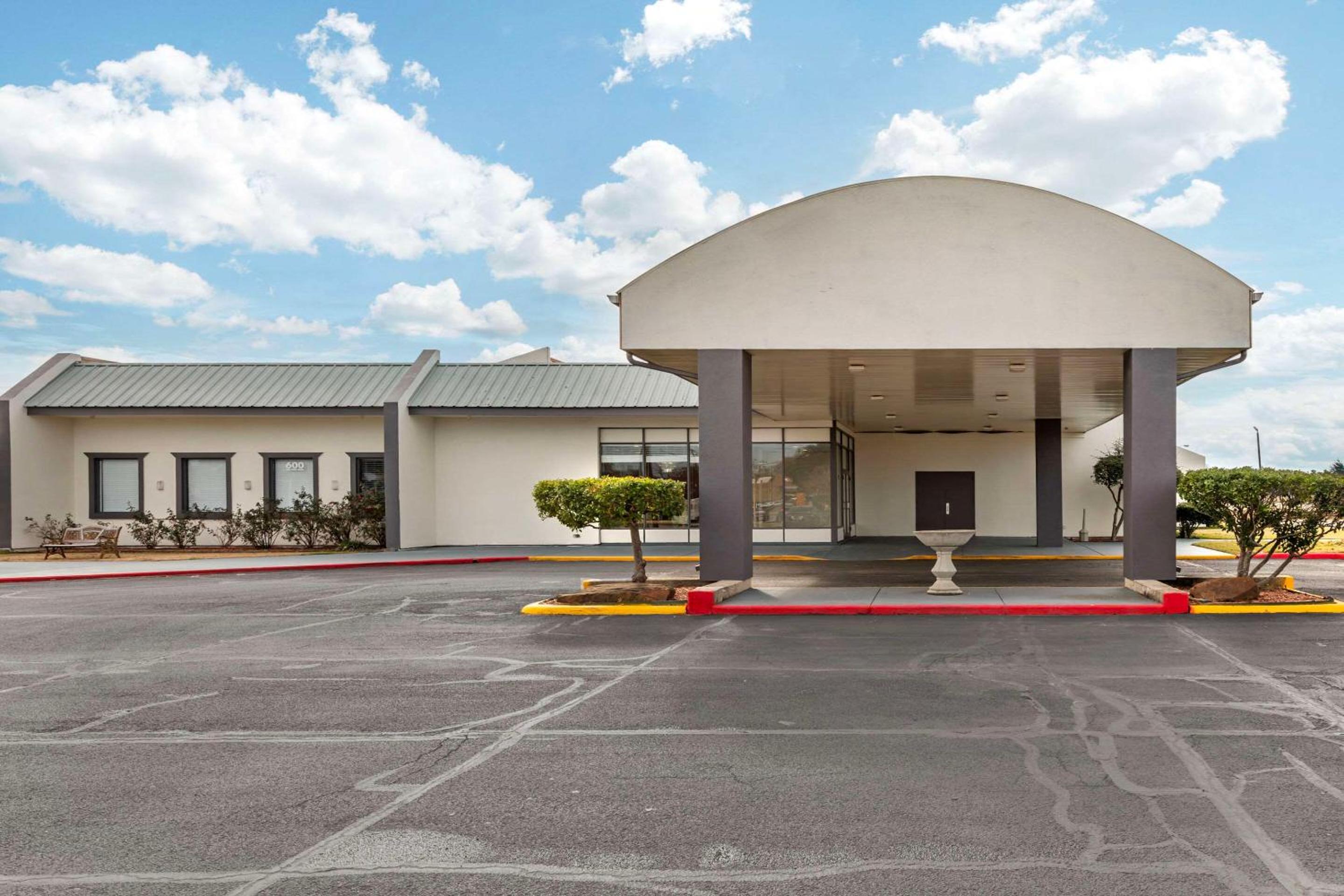 Gainesville Vacations - Quality Inn Gainesville - Property Image 4