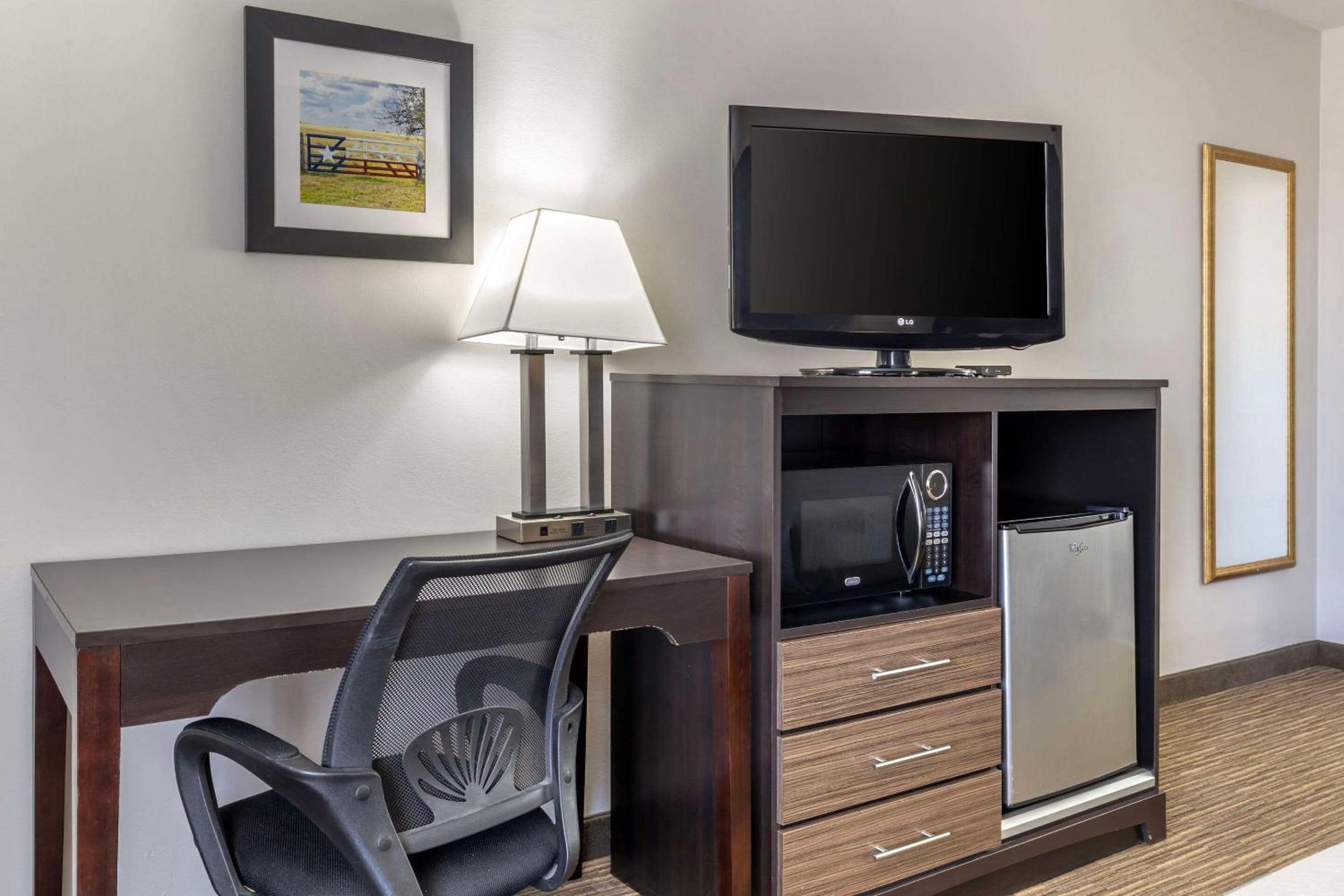 Gainesville Vacations - Quality Inn Gainesville - Property Image 12