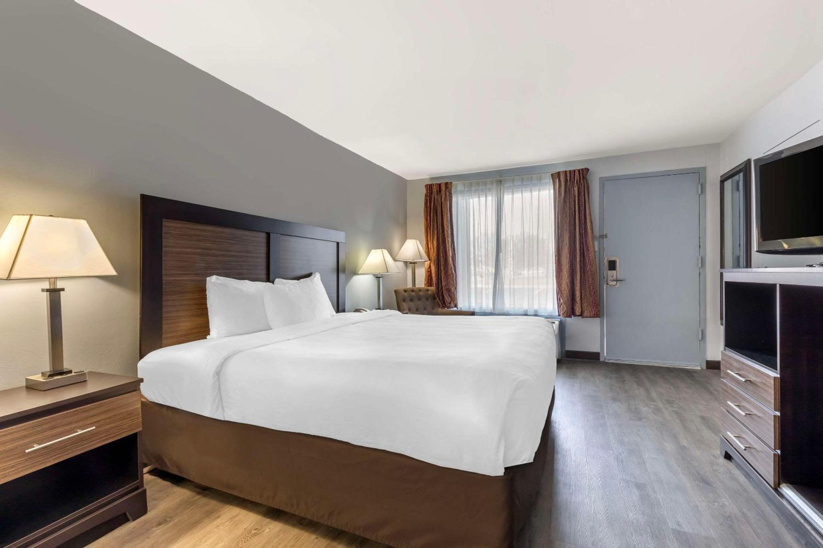 Gainesville Vacations - Quality Inn Gainesville - Property Image 16