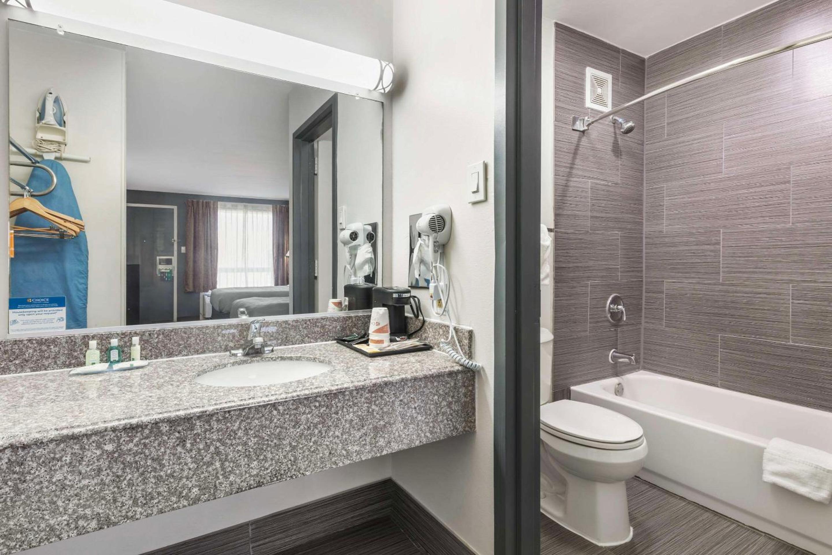 Gainesville Vacations - Quality Inn Gainesville - Property Image 28