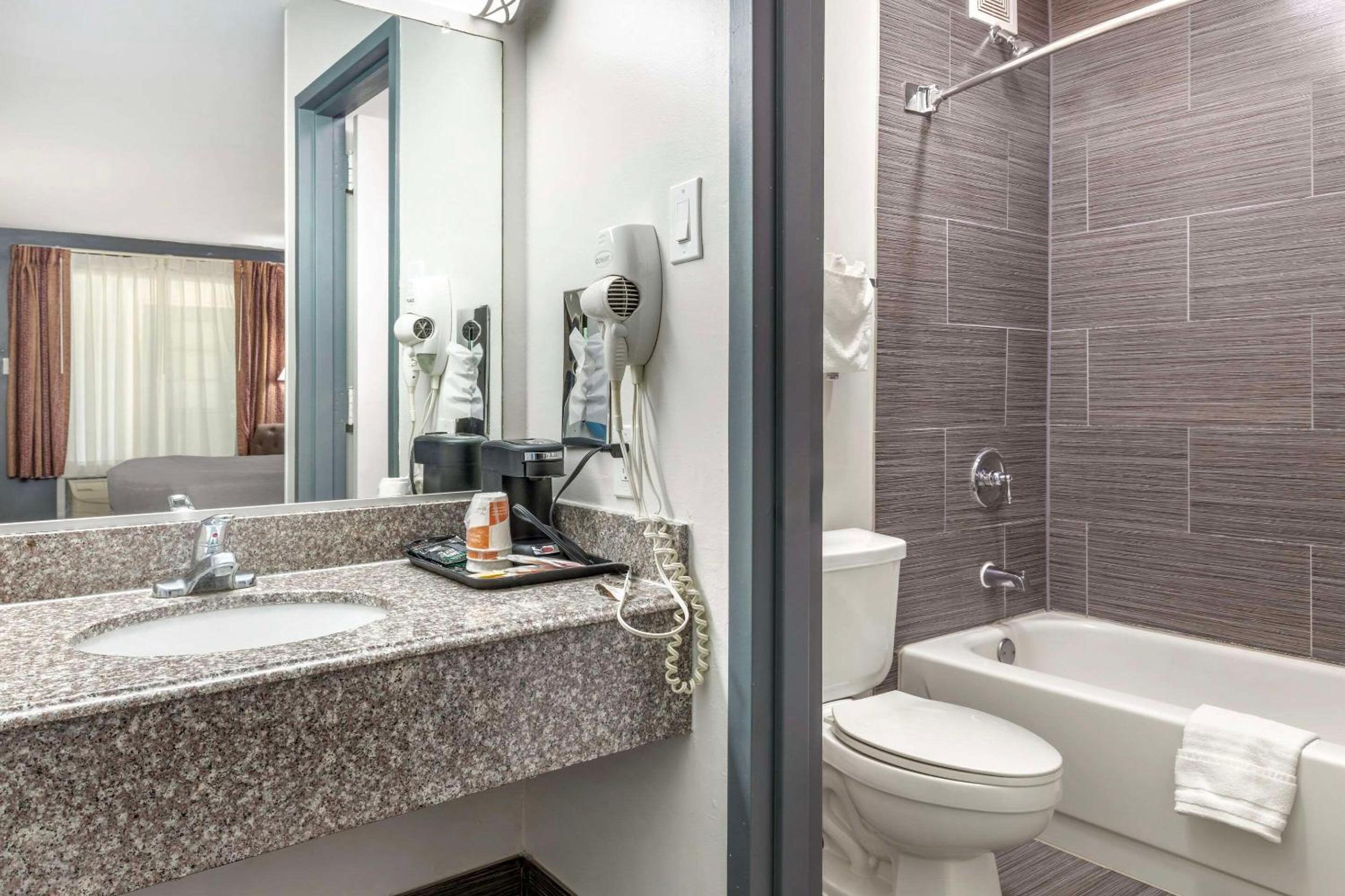 Gainesville Vacations - Quality Inn Gainesville - Property Image 29