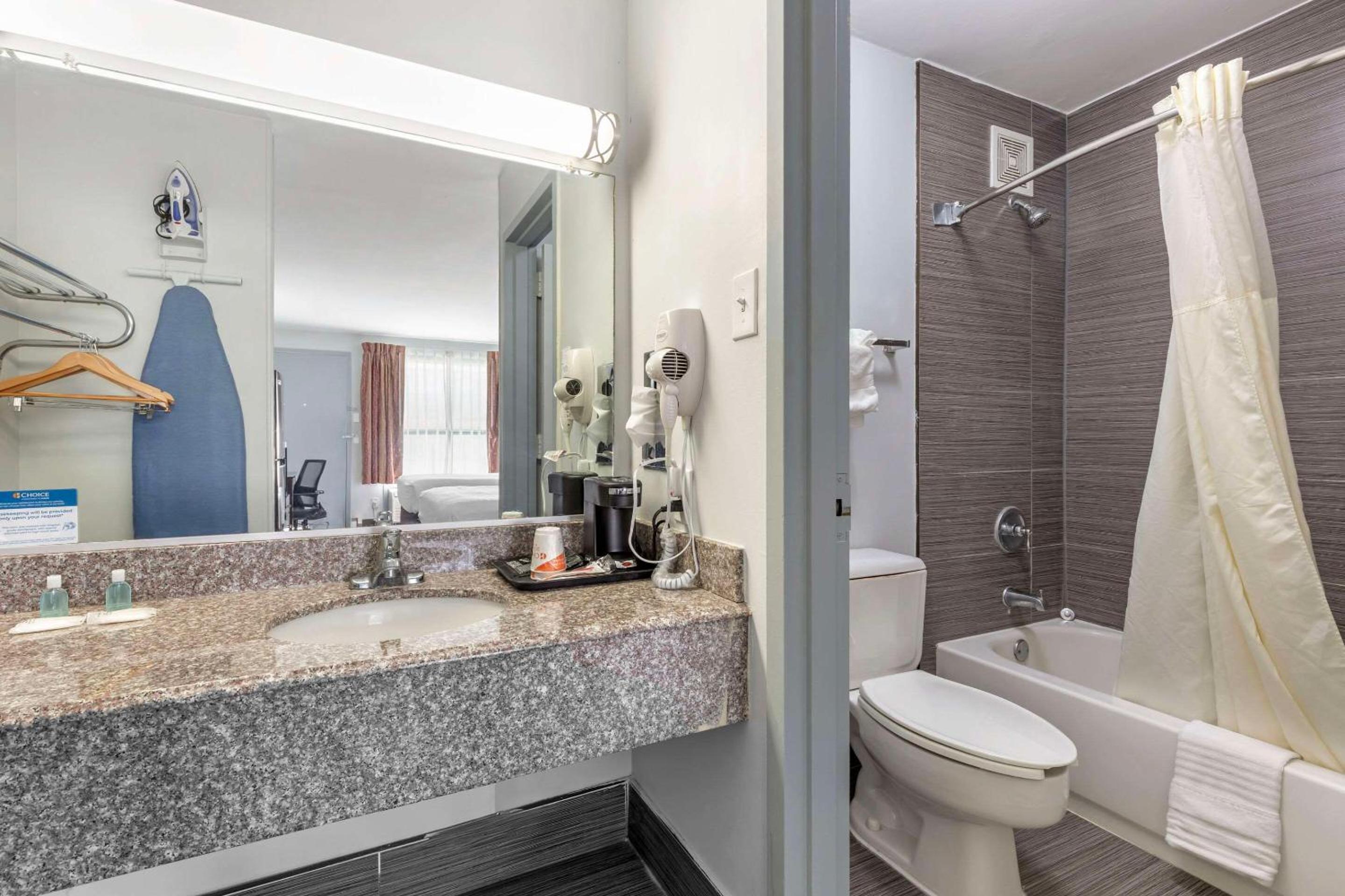 Gainesville Vacations - Quality Inn Gainesville - Property Image 30