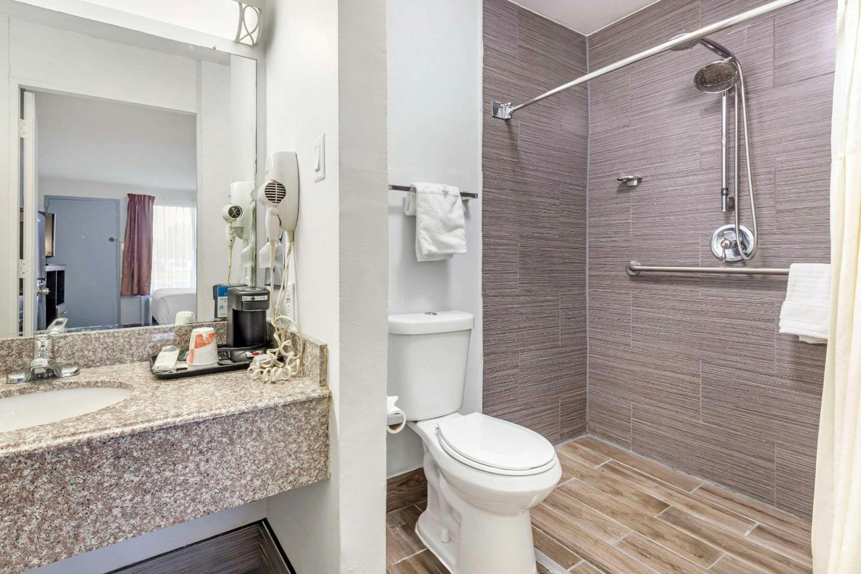 Gainesville Vacations - Quality Inn Gainesville - Property Image 31