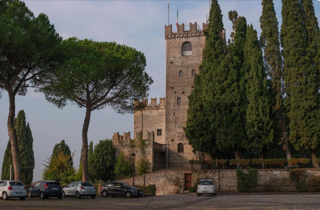 Attico di Piazza Cima view 3