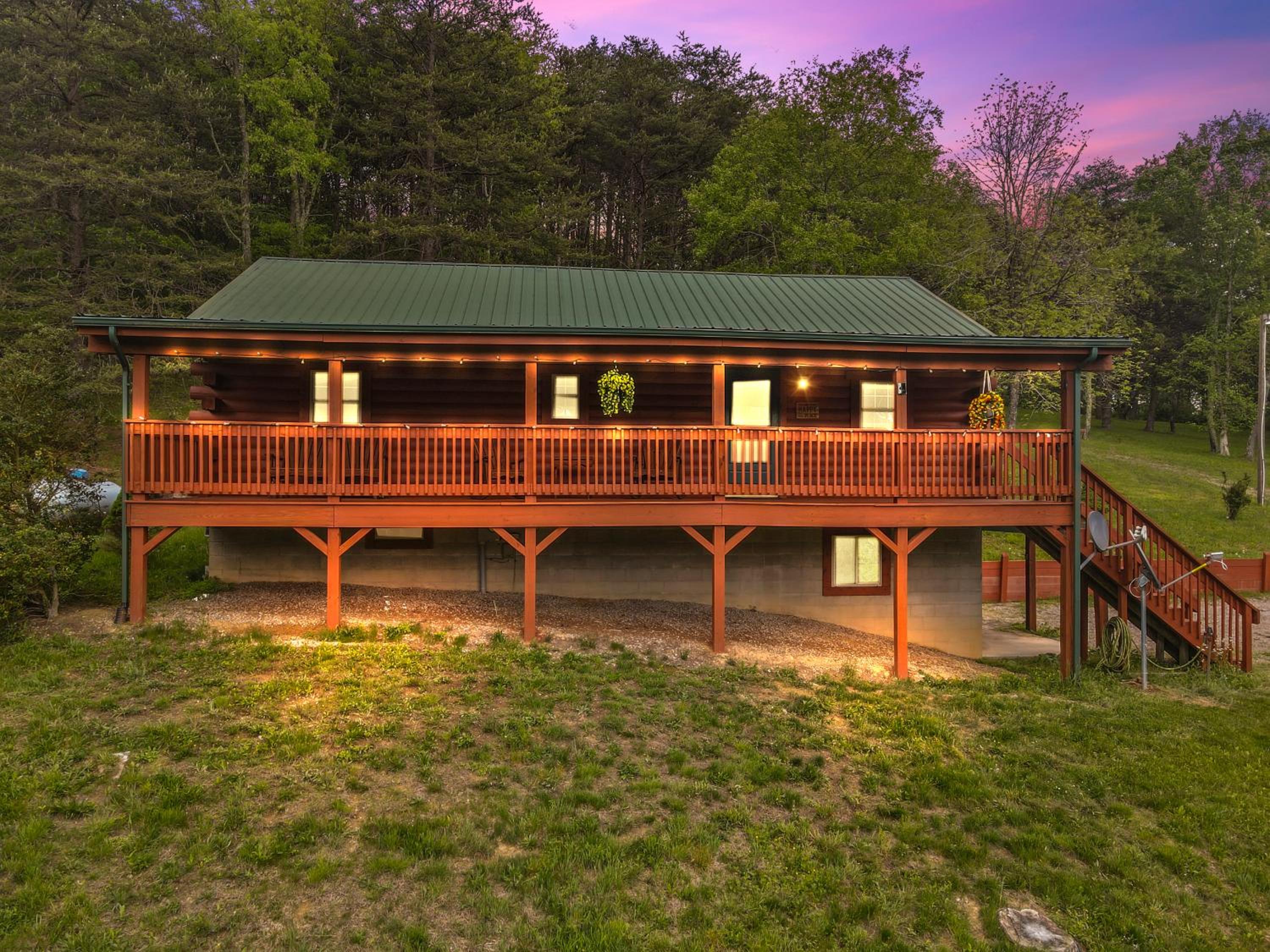 Hotel Family Escape in Hocking Hills 3BR, Hot Tub, Xbox, Game room-XBOX, Firepit - Image 1