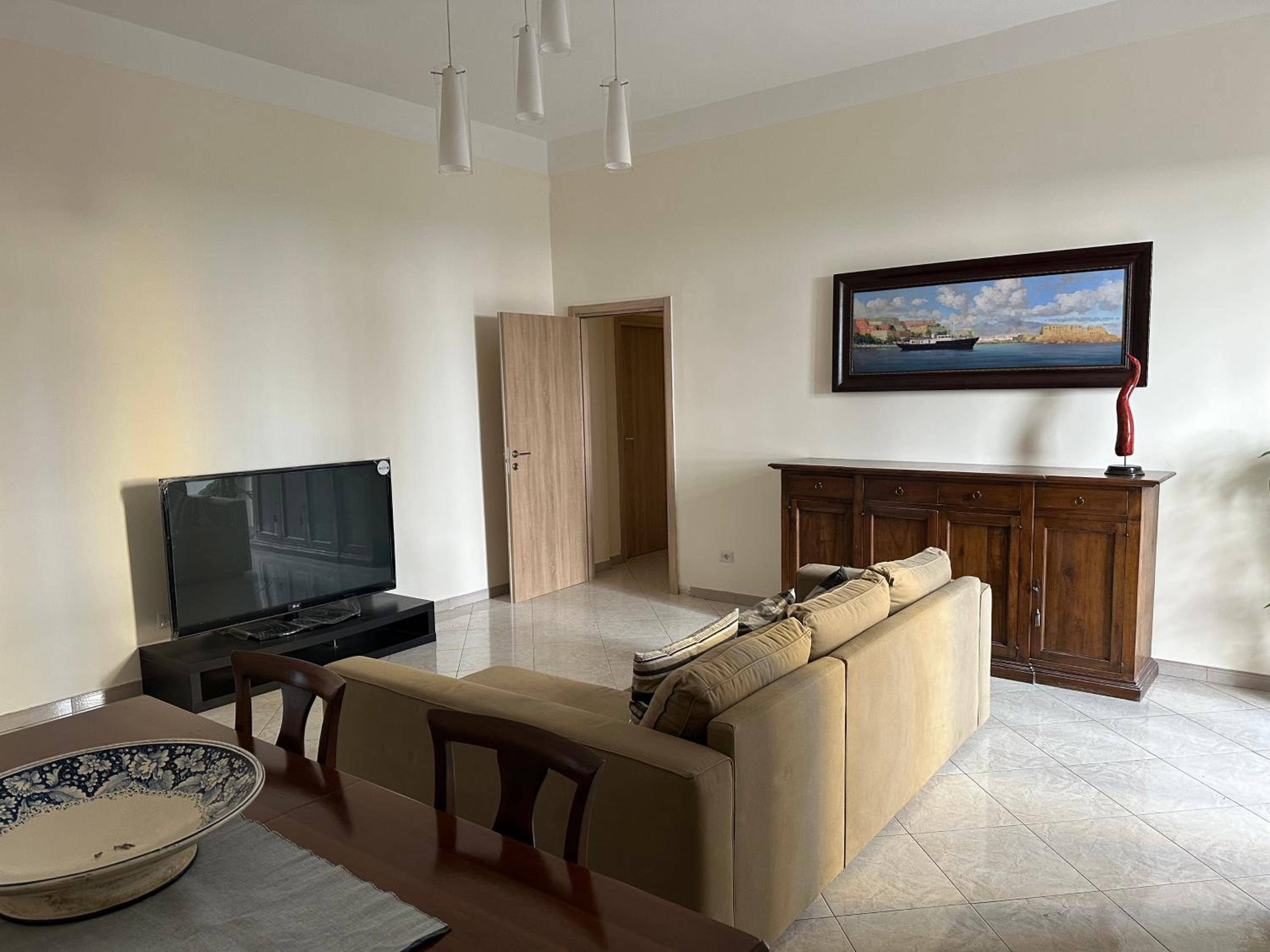 Spacious 130 sqm Luxury Apartment - 2 Bathrooms - Central Station & Old Town