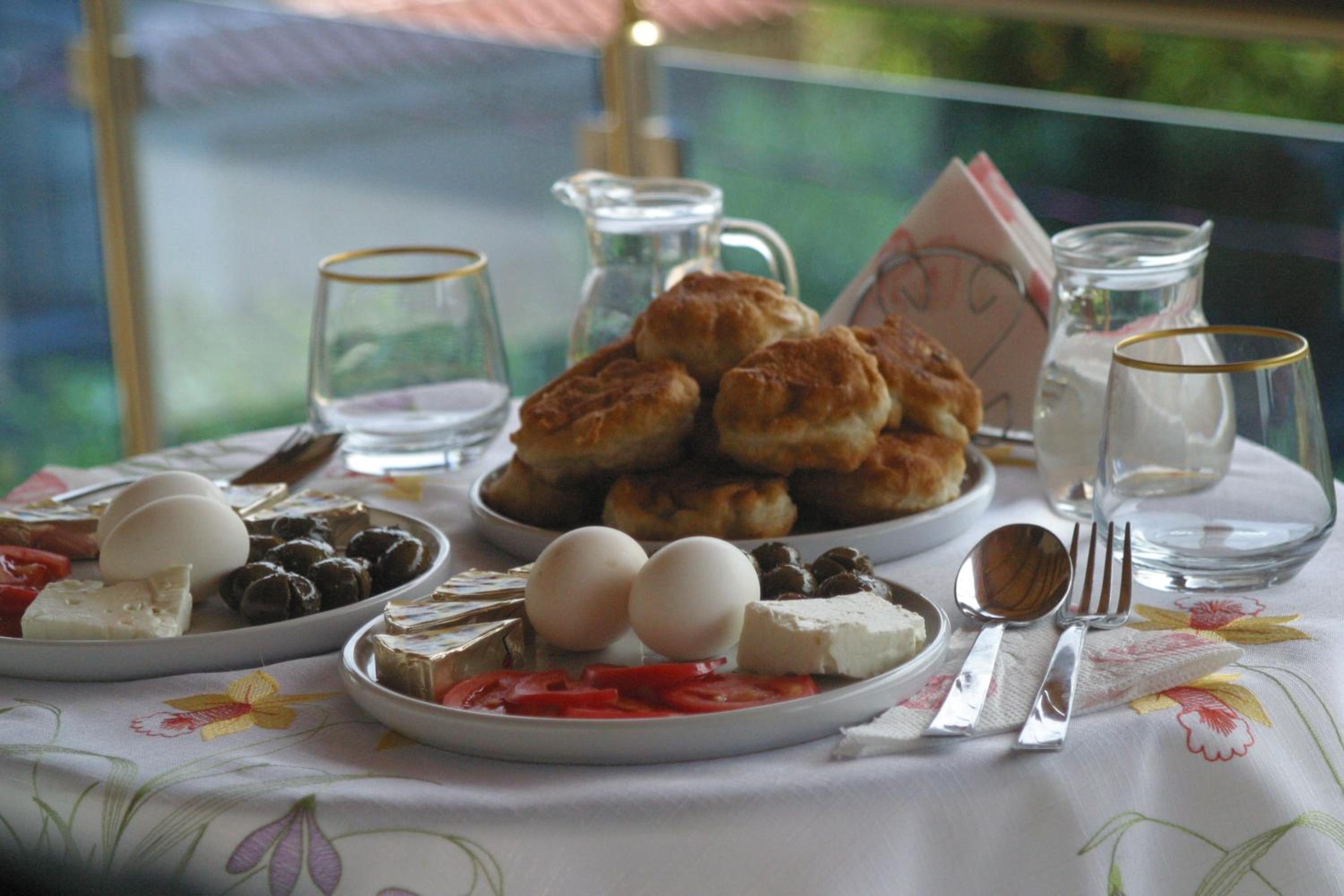 Villa Berat - View of Berat Castle & Traditional Breakfast