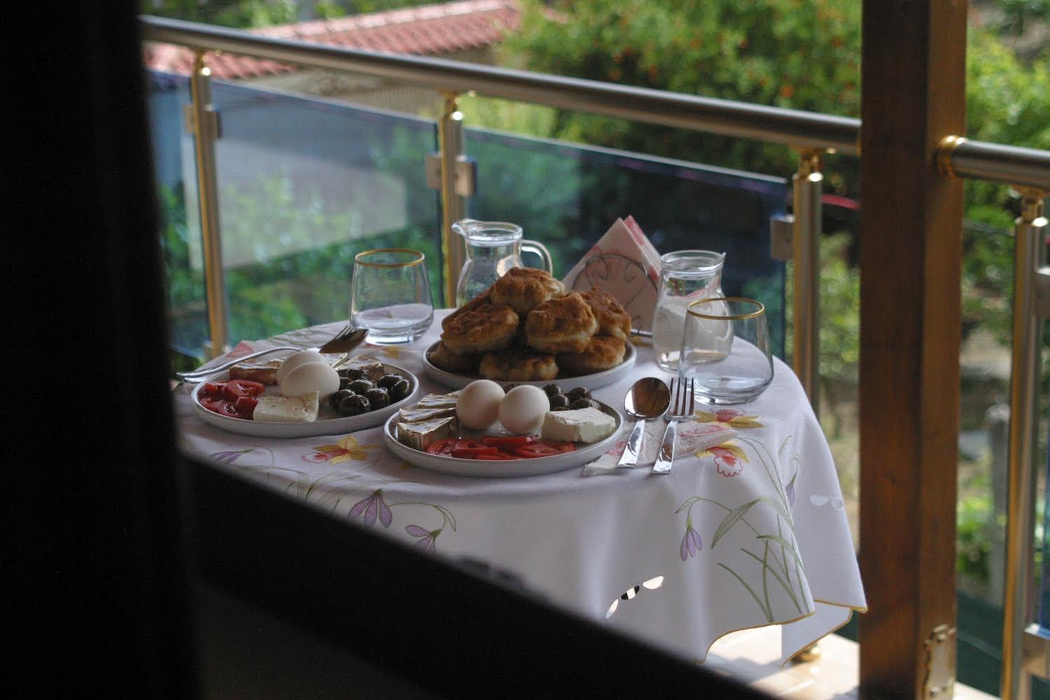Villa Berat - View of Berat Castle & Traditional Breakfast