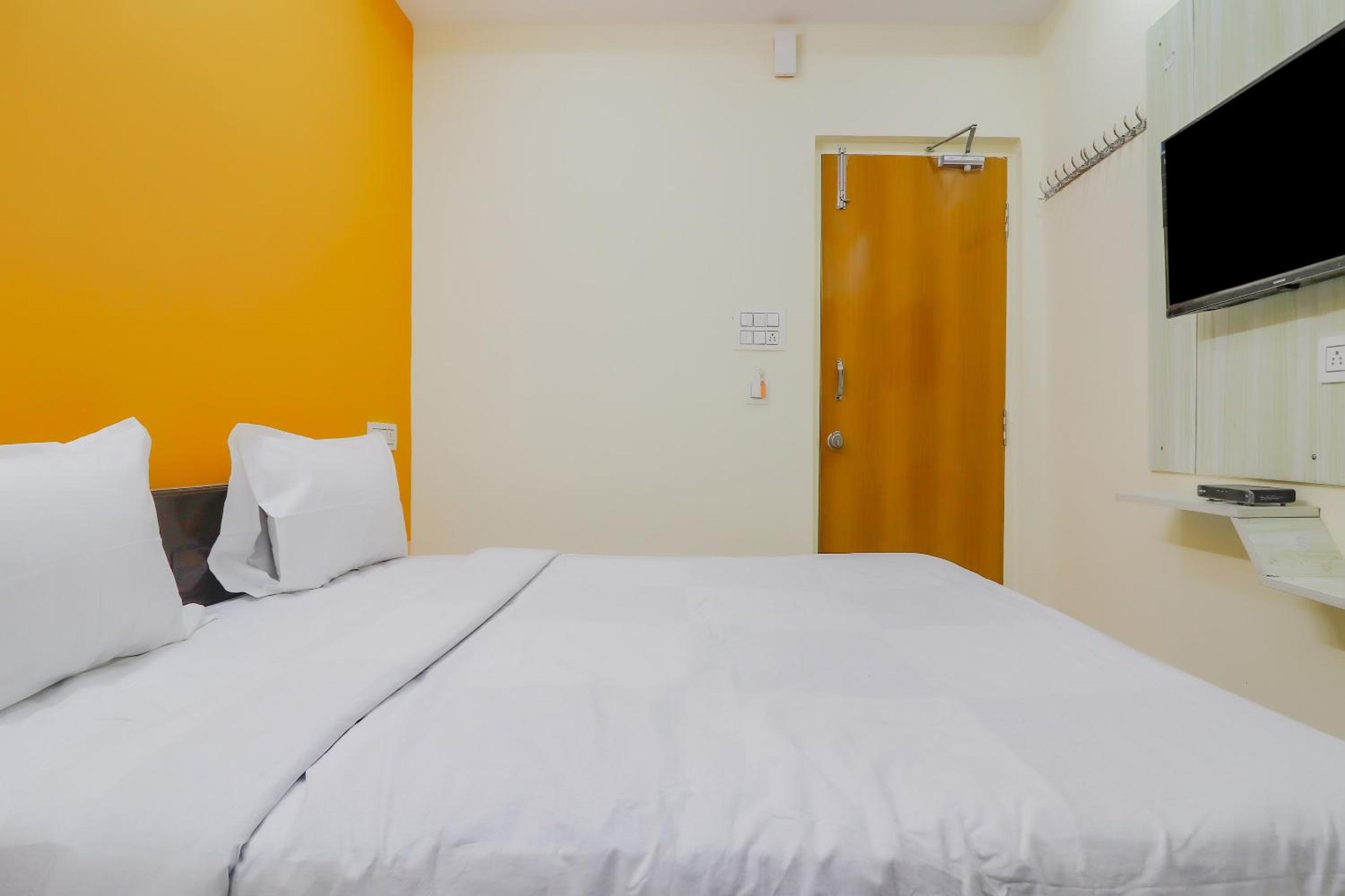 Hotel O Home Sri Balaji Luxary Rooms Near Inorbit Mall Cyberabad