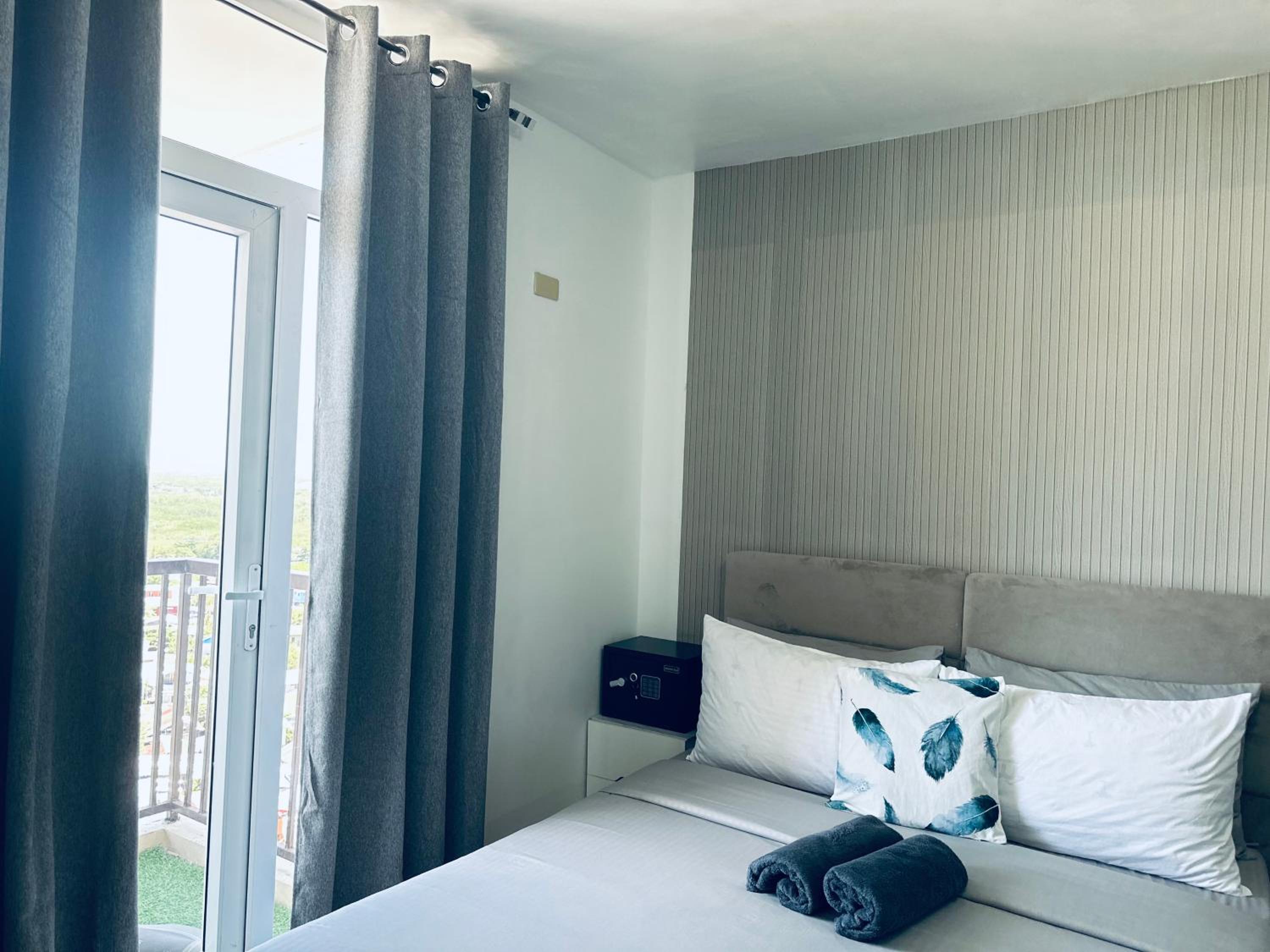 Affordable Condo with Fast Wifi & Near Airport