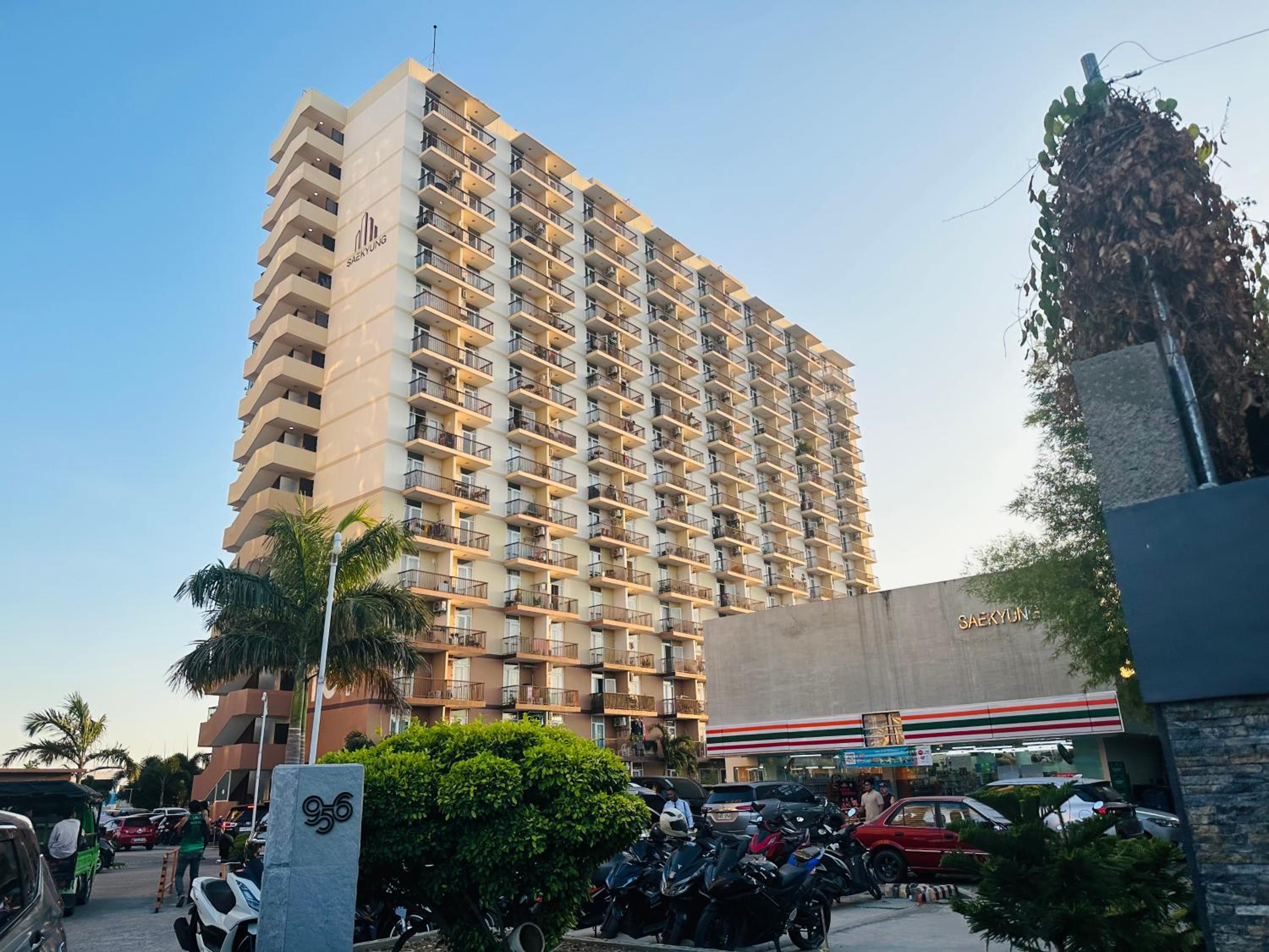 Affordable Condo with Fast Wifi & Near Airport