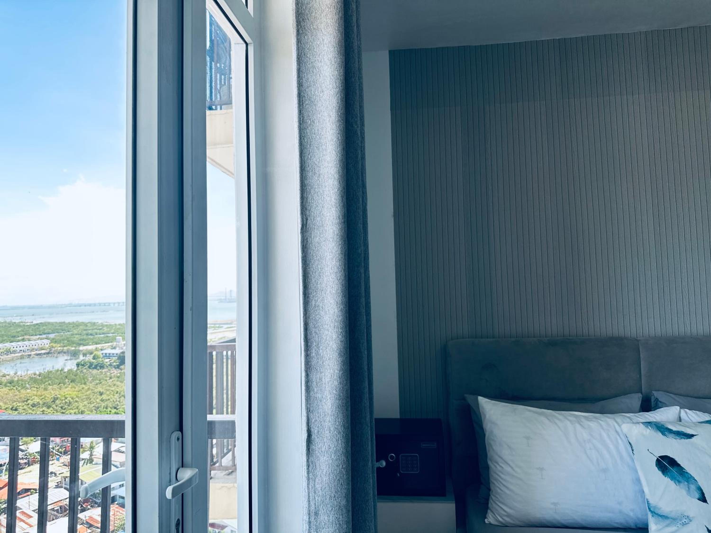 Affordable Condo with Fast Wifi & Near Airport