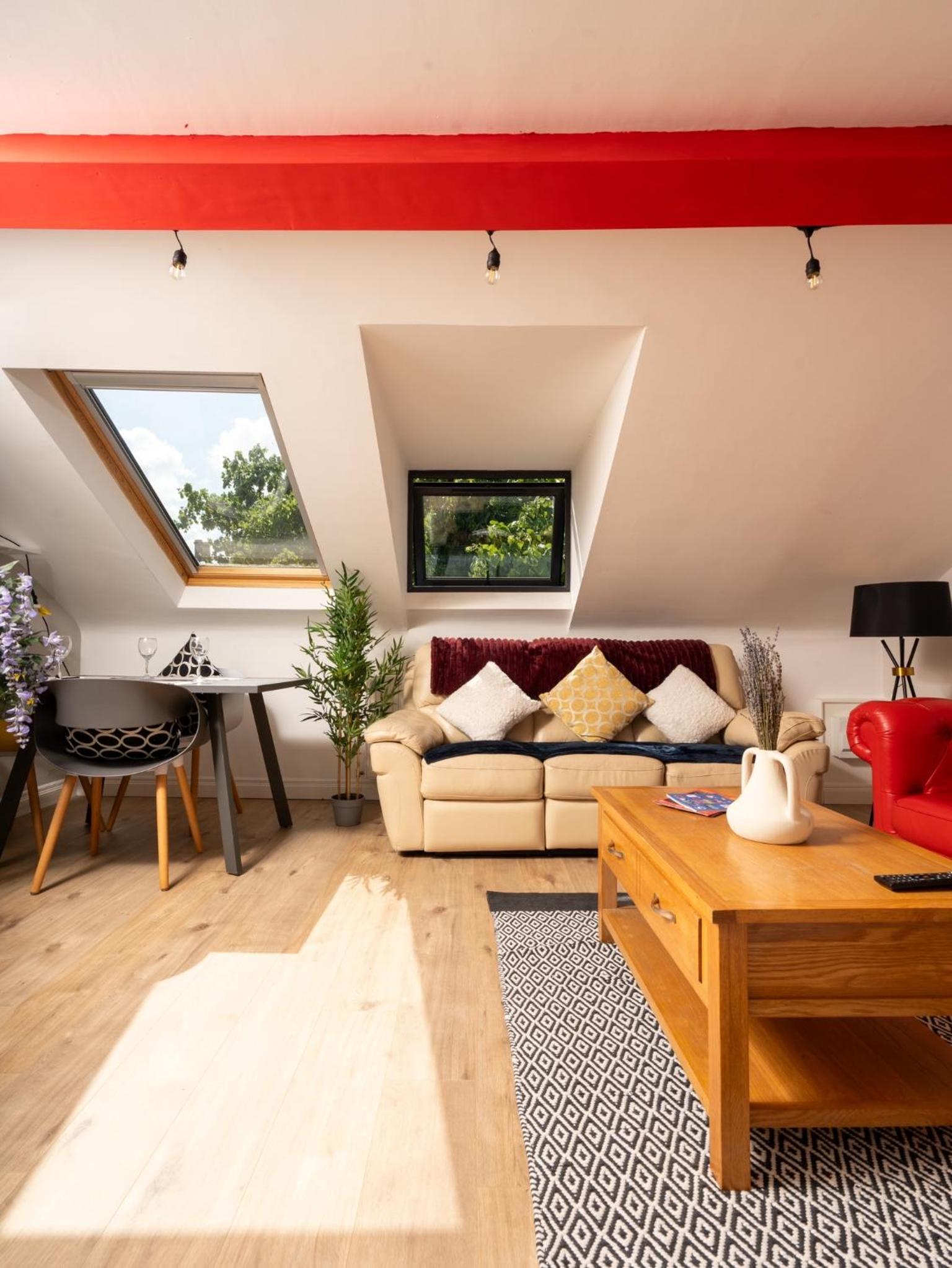 The Botanic Way - City Centre Duplex with Free Parking and City Views view 2
