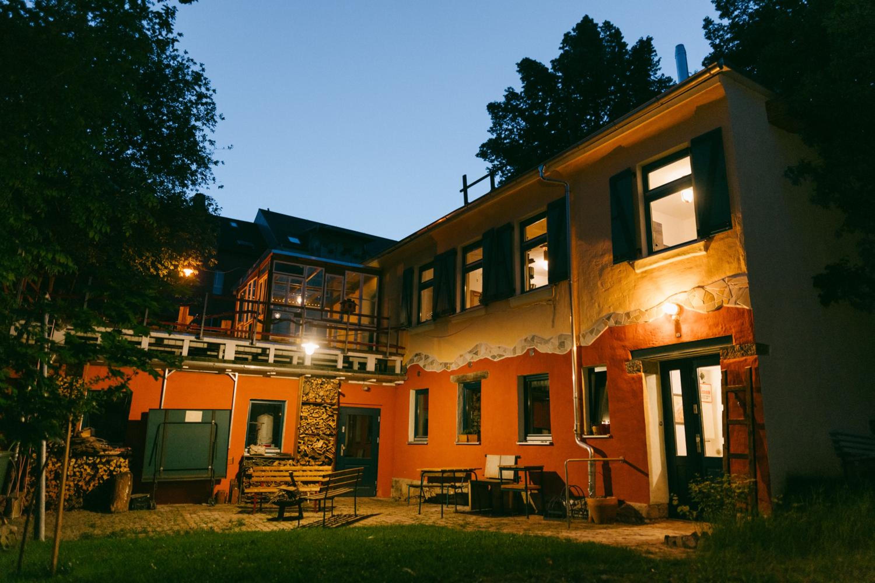 The Upholstery Tinyhouse Deluxe Eco Chalet Kreativ Citynah