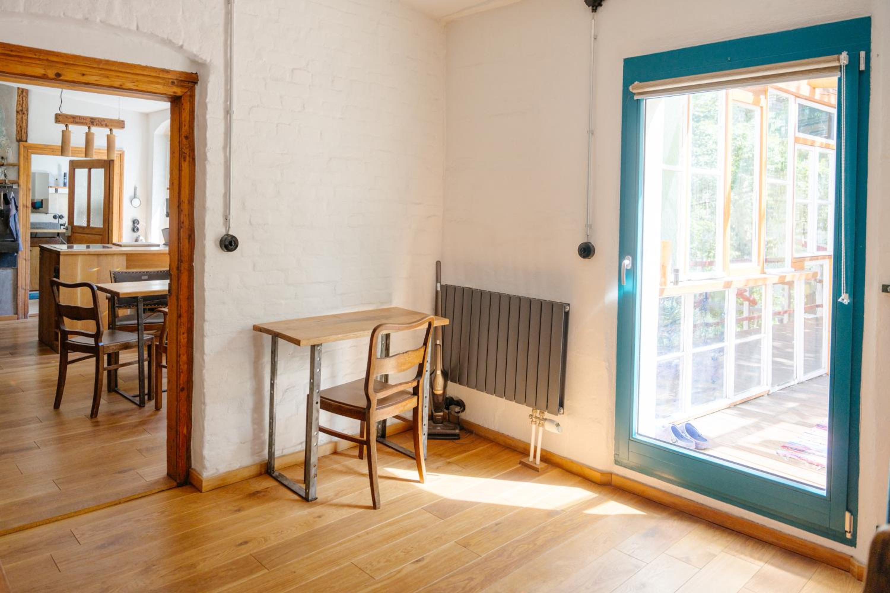 The Upholstery Tinyhouse Deluxe Eco Chalet Kreativ Citynah
