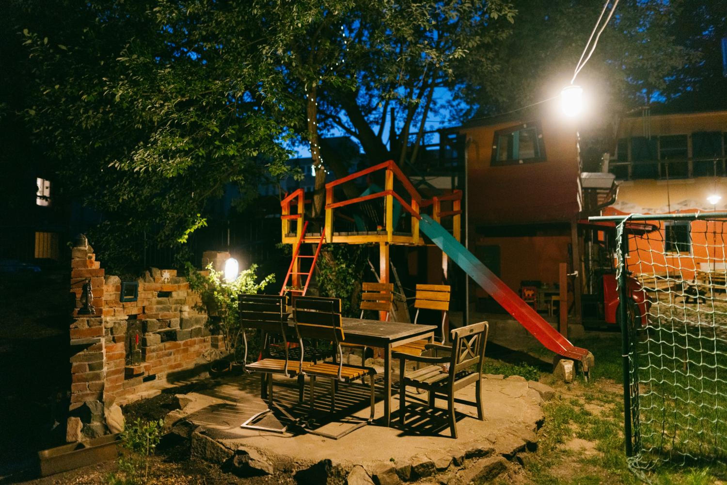 The Upholstery Tinyhouse Deluxe Eco Chalet Kreativ Citynah
