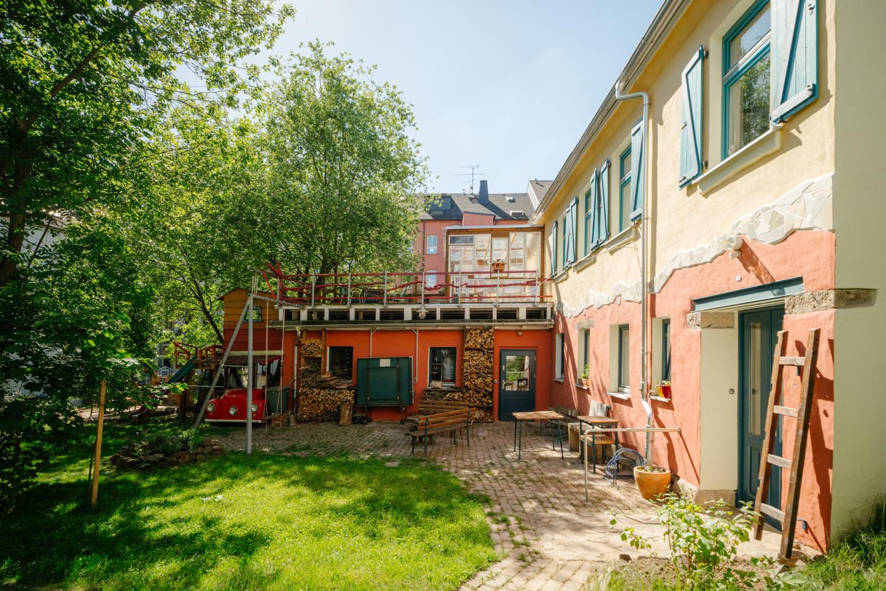 The Upholstery Tinyhouse Deluxe Eco Chalet Kreativ Citynah