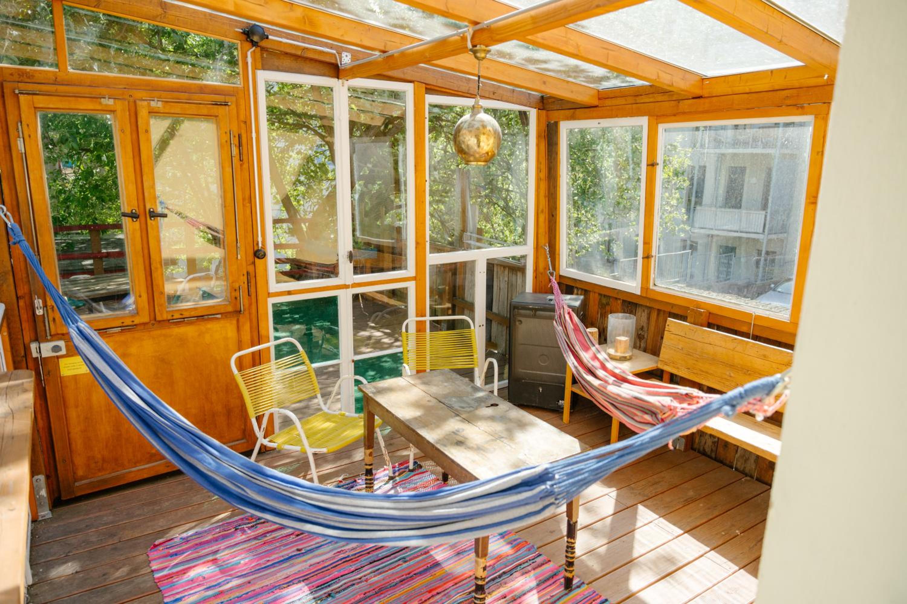 The Upholstery Tinyhouse Deluxe Eco Chalet Kreativ Citynah