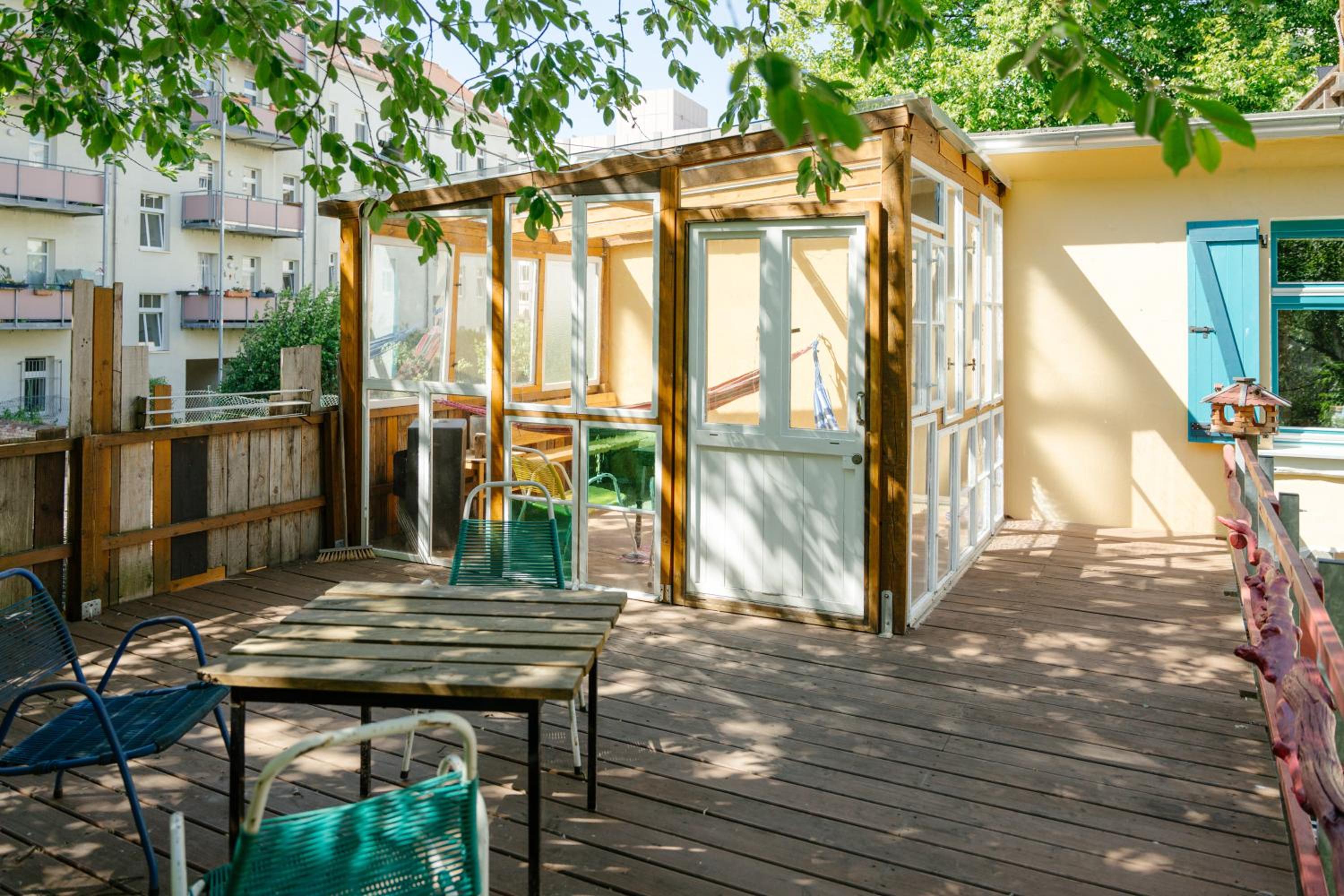 The Upholstery Tinyhouse Deluxe Eco Chalet Kreativ Citynah