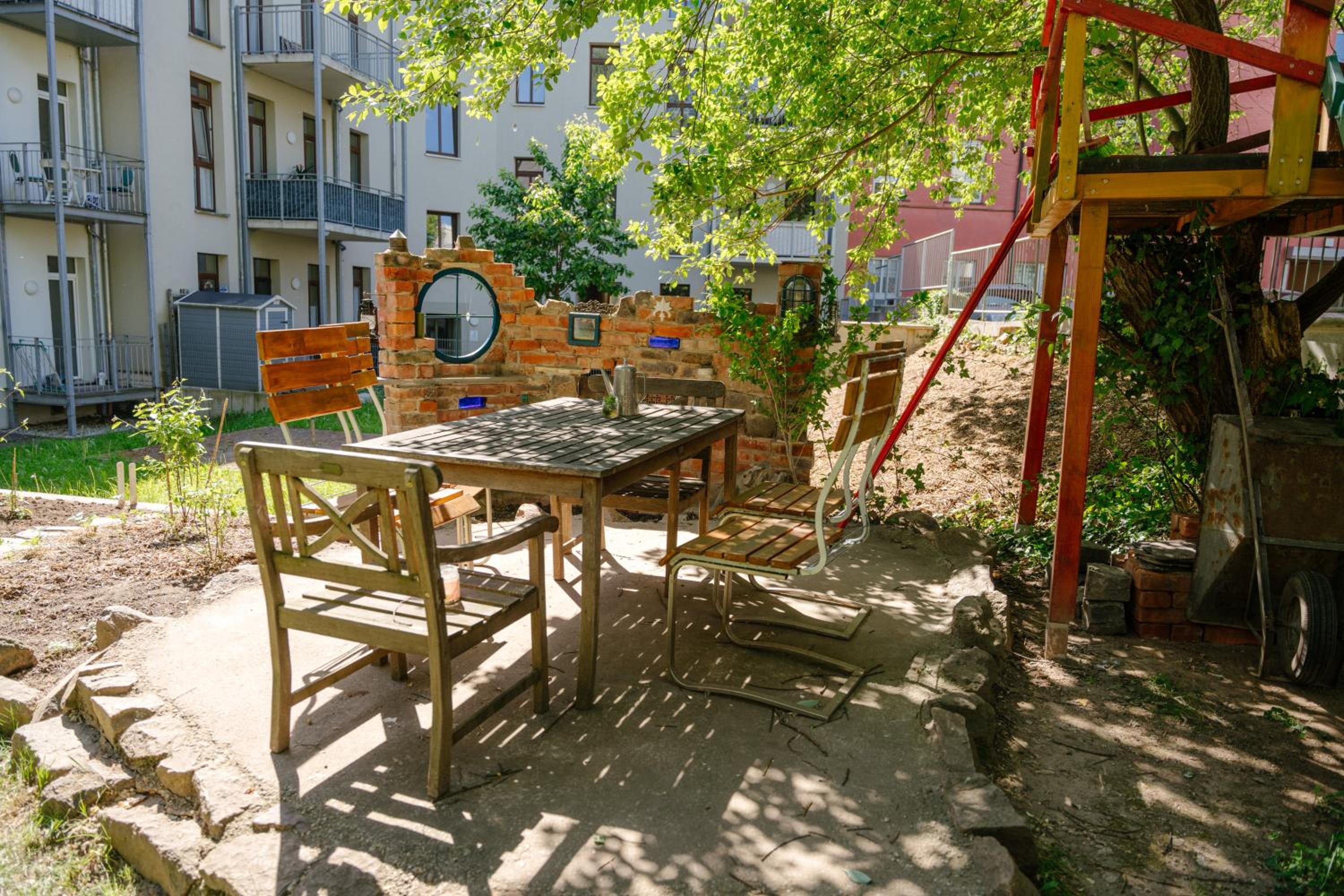 The Upholstery Tinyhouse Deluxe Eco Chalet Kreativ Citynah