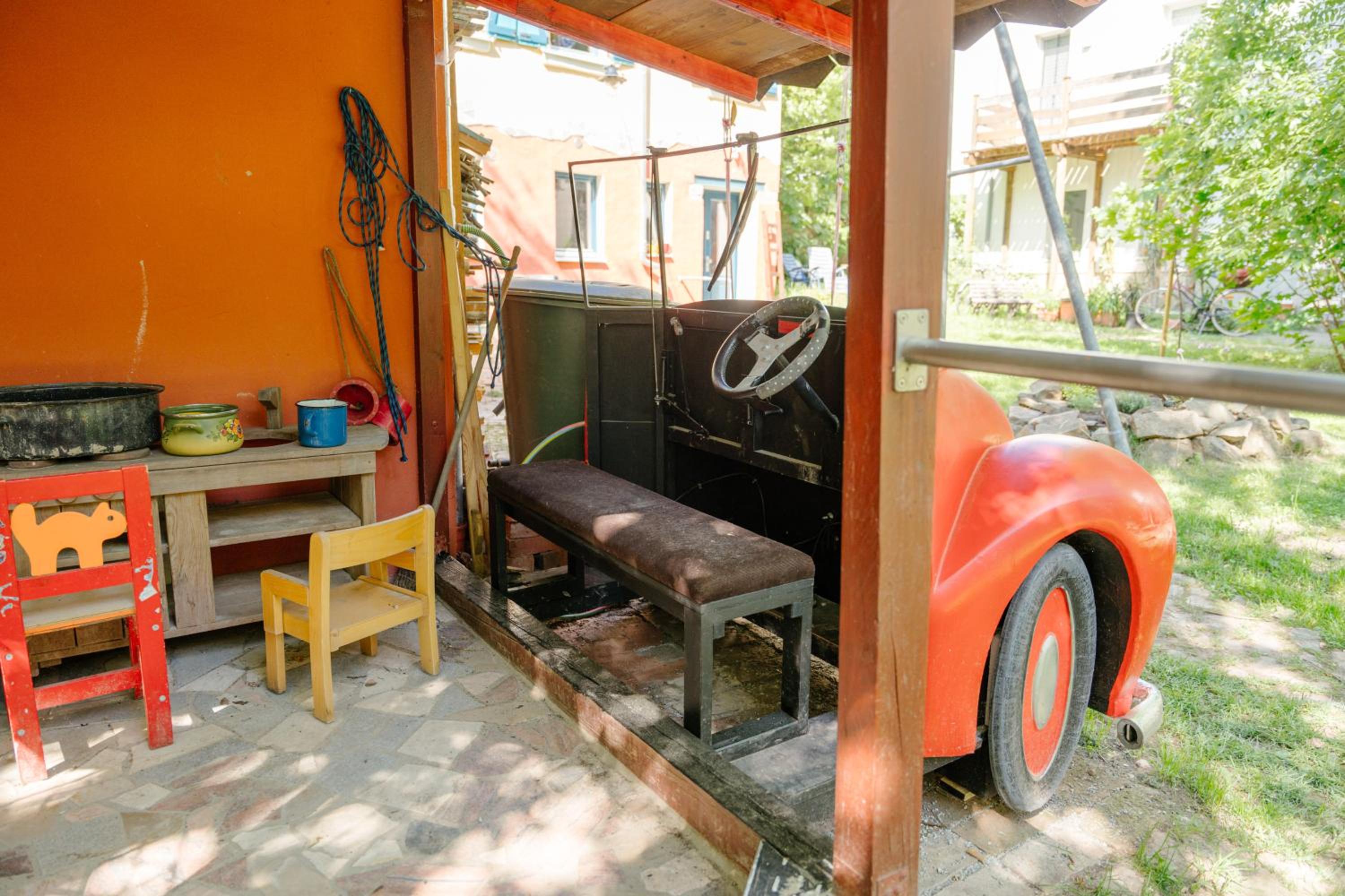 The Upholstery Tinyhouse Deluxe Eco Chalet Kreativ Citynah