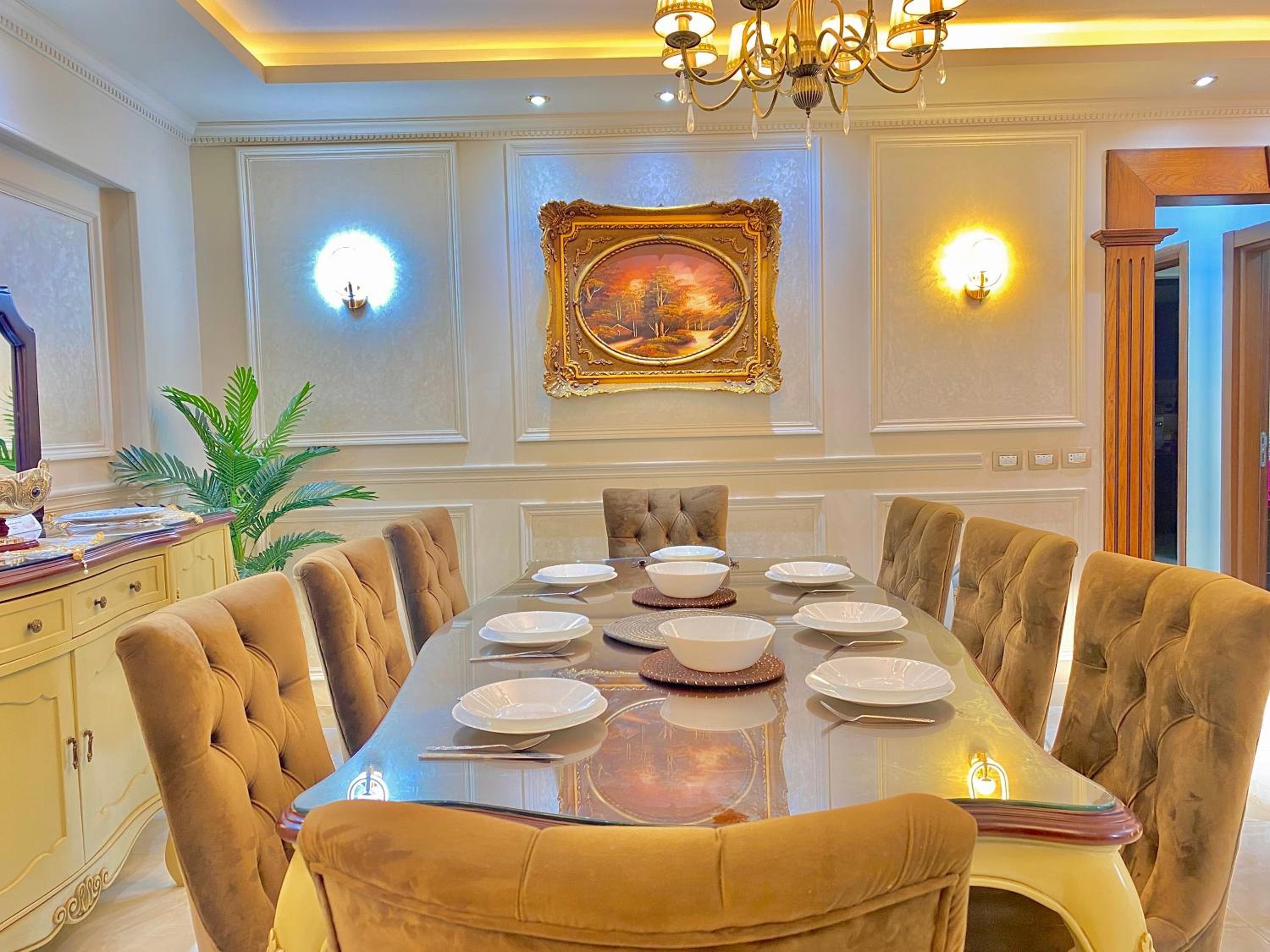 Ultra Luxury 3BR with Pools ,Sports ,Dining in Gated compound, Close to all sites