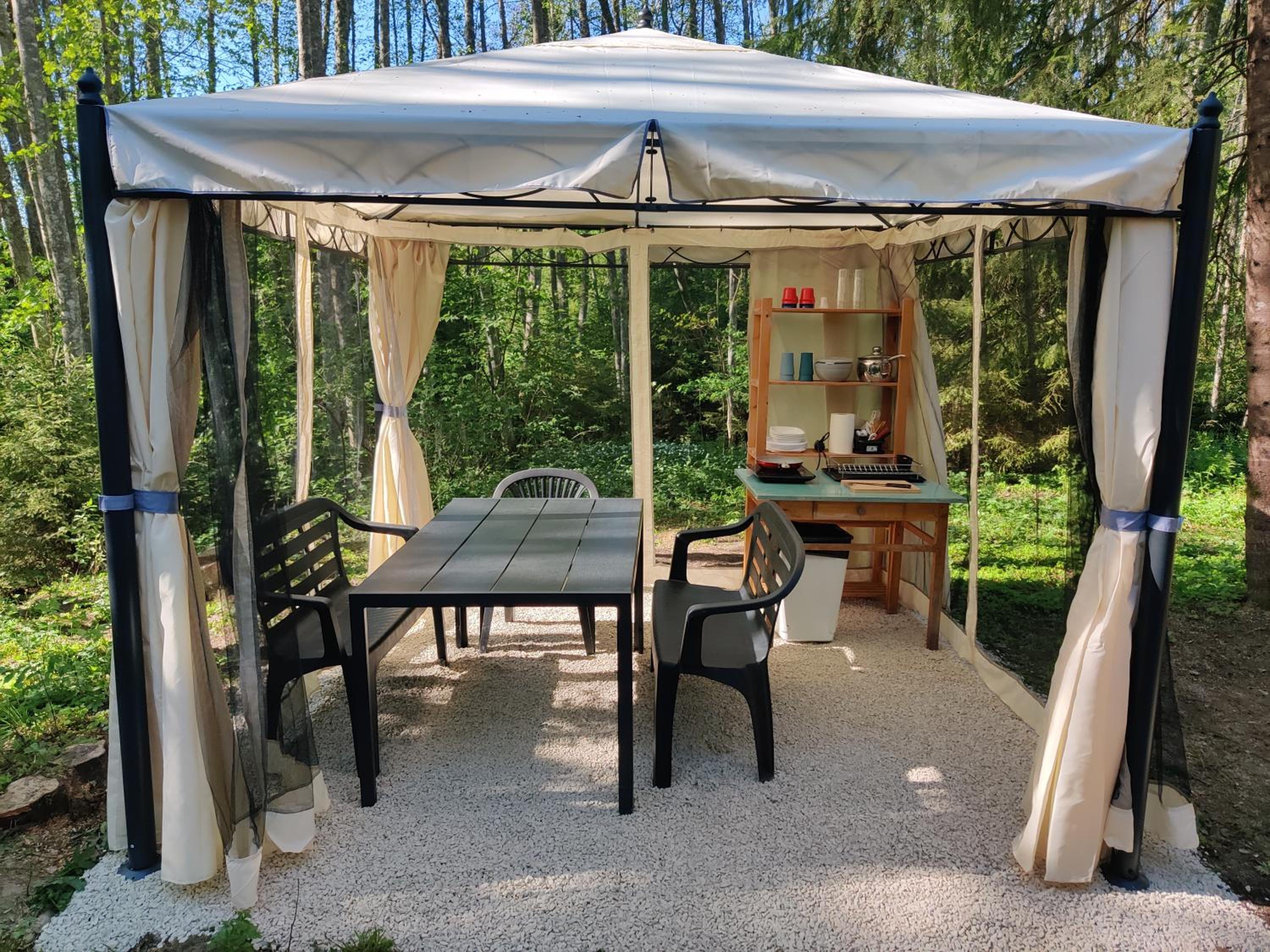 Lonni camping in nature