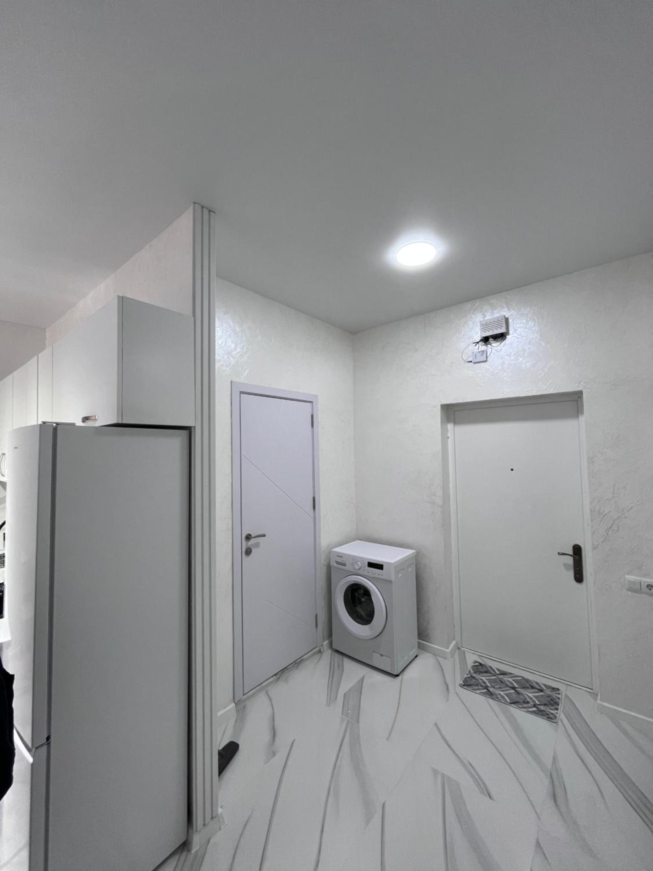 The Crystal White Apartment view 3