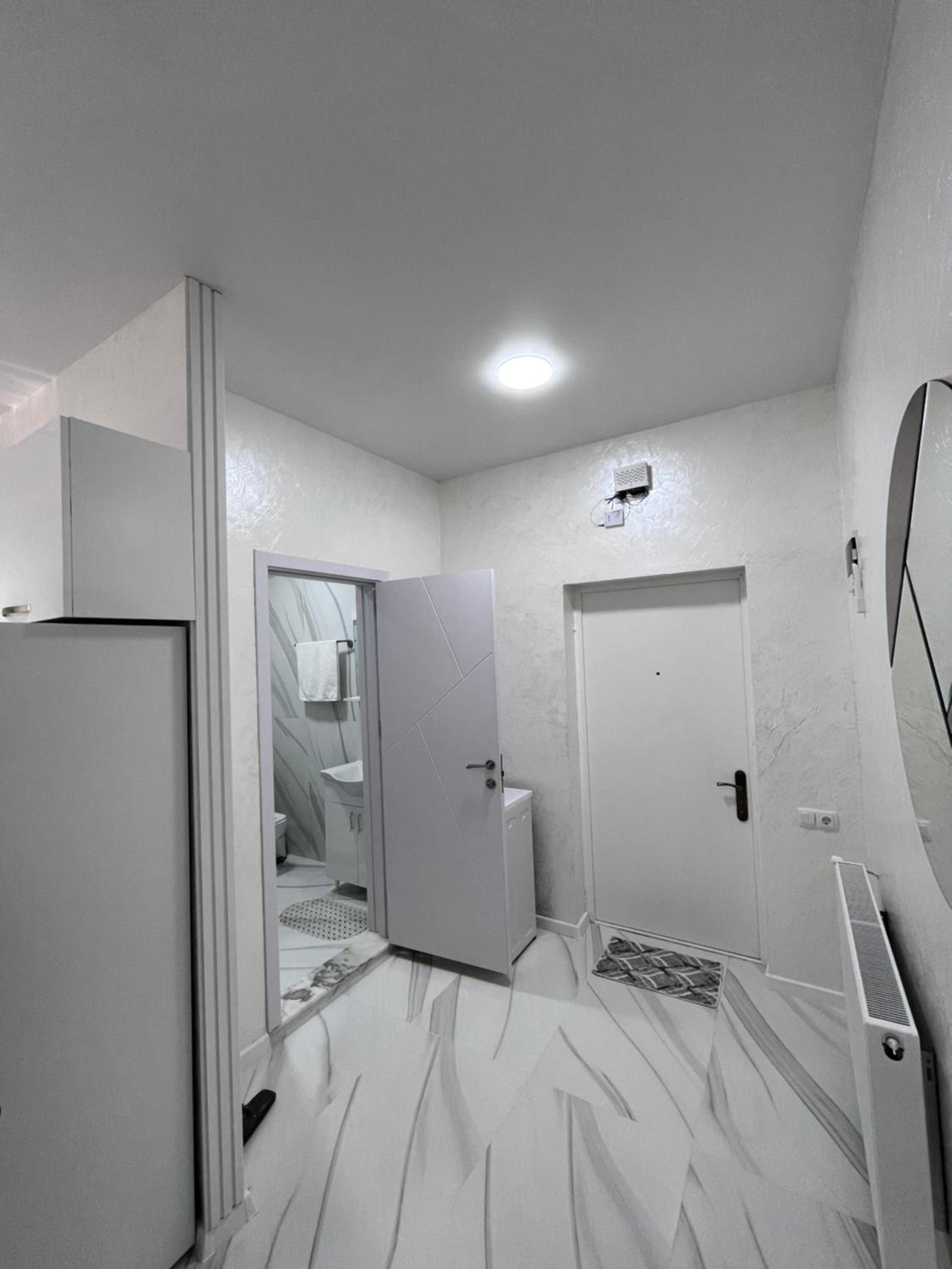 The Crystal White Apartment view 4