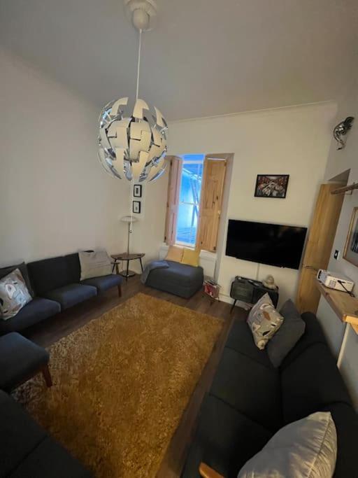 Cwtch for couples - in the heart of Tenby town view 3