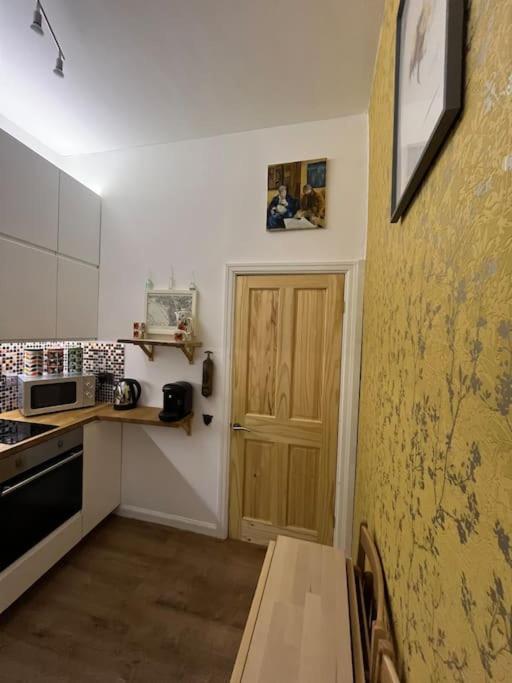 Cwtch for couples - in the heart of Tenby town view 5