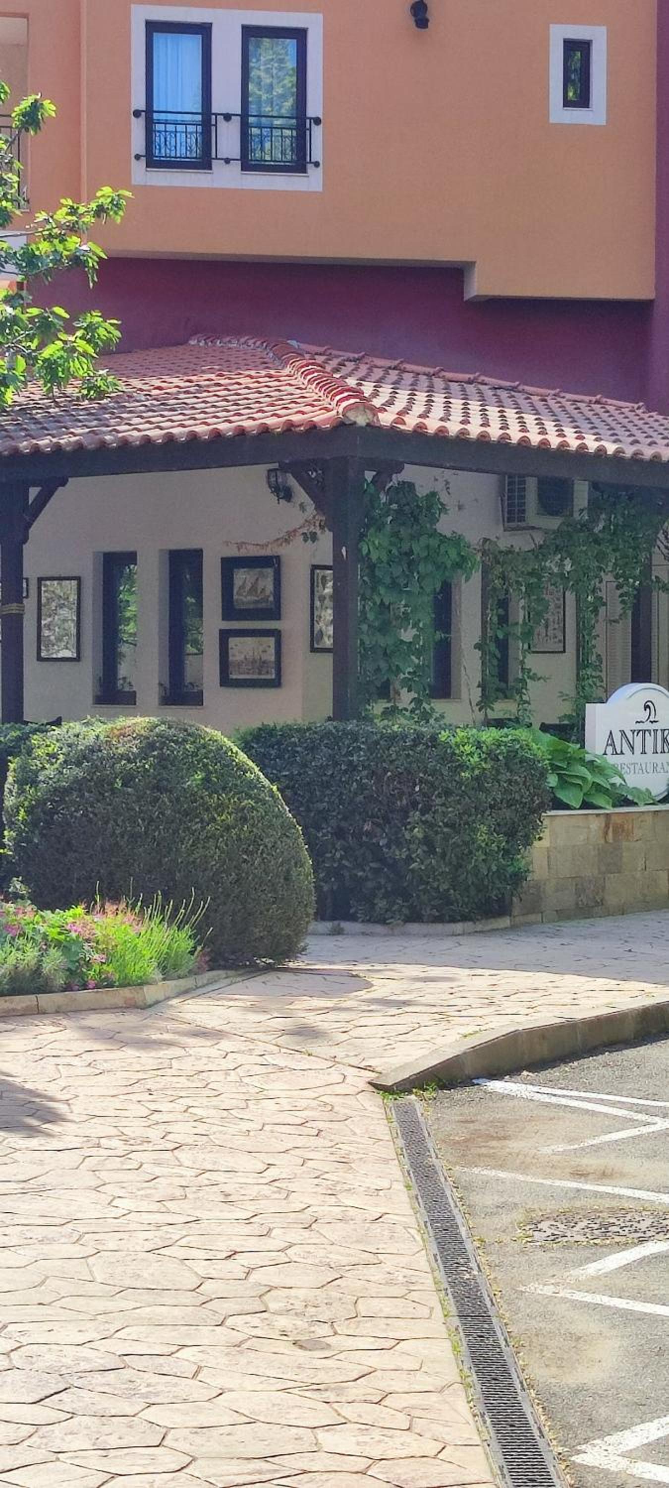 Hotel Marina - Image 1