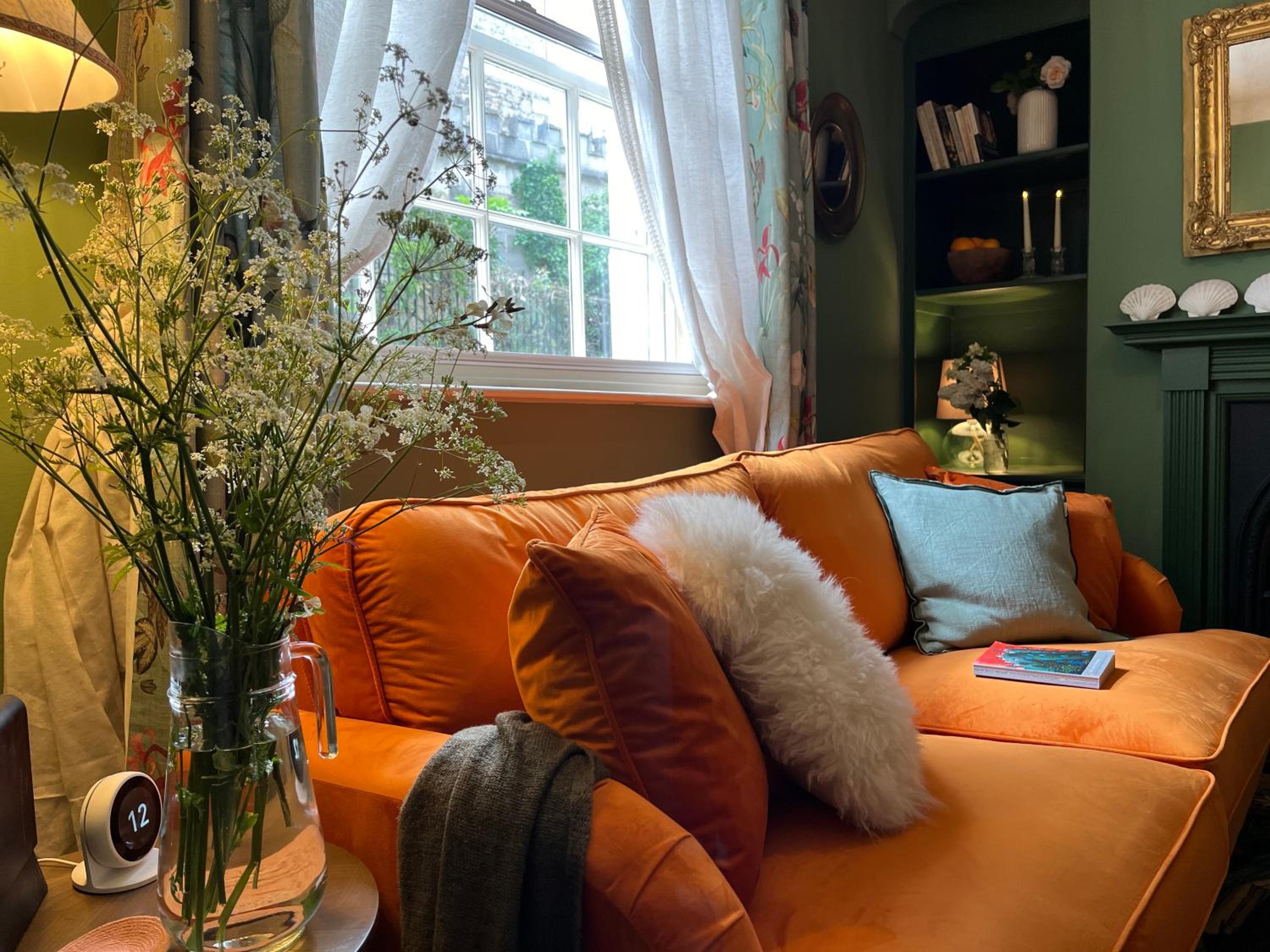 Cute Georgian Cottage, central, newly renovated view 3