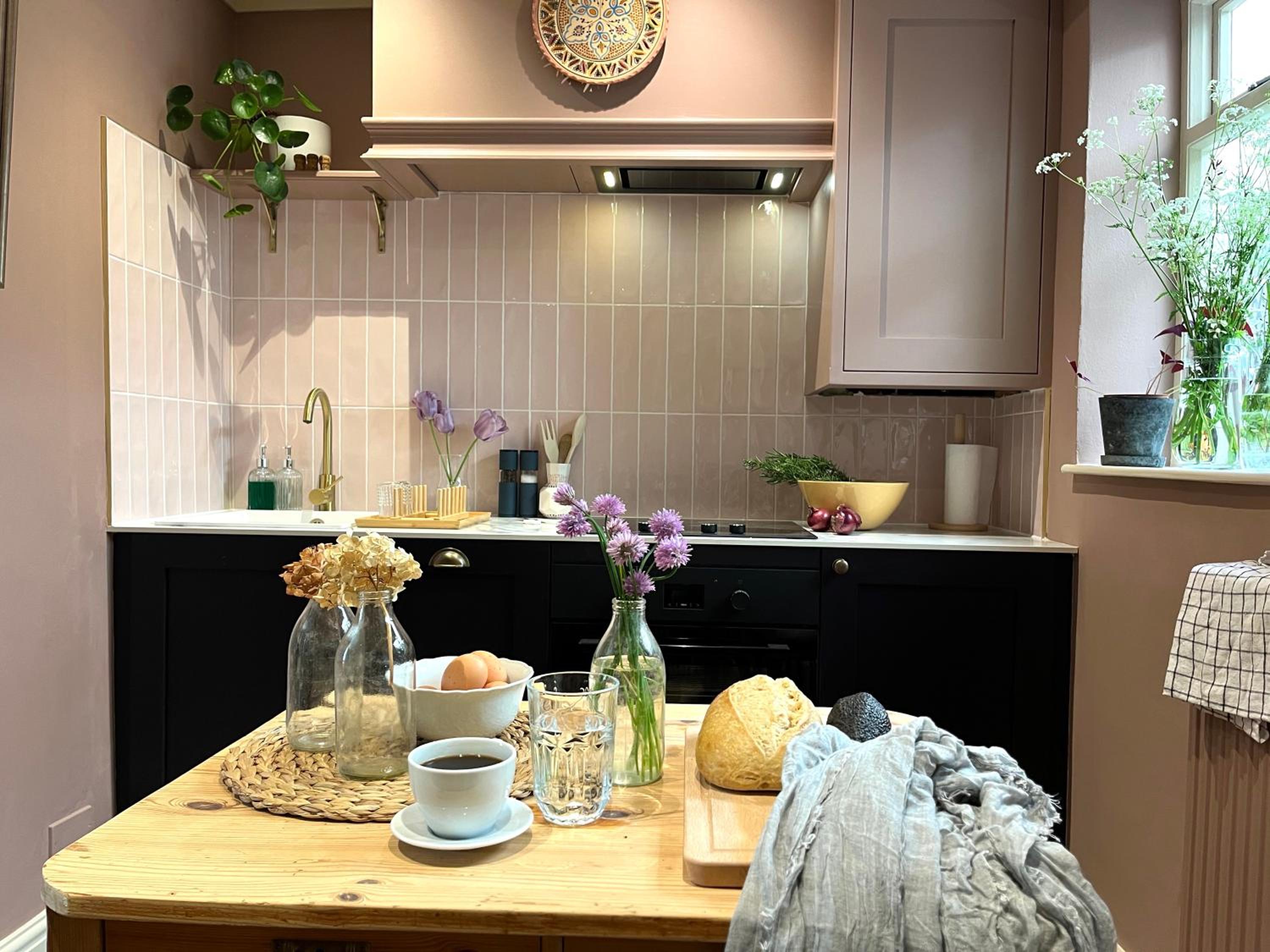 Cute Georgian Cottage, central, newly renovated view 5
