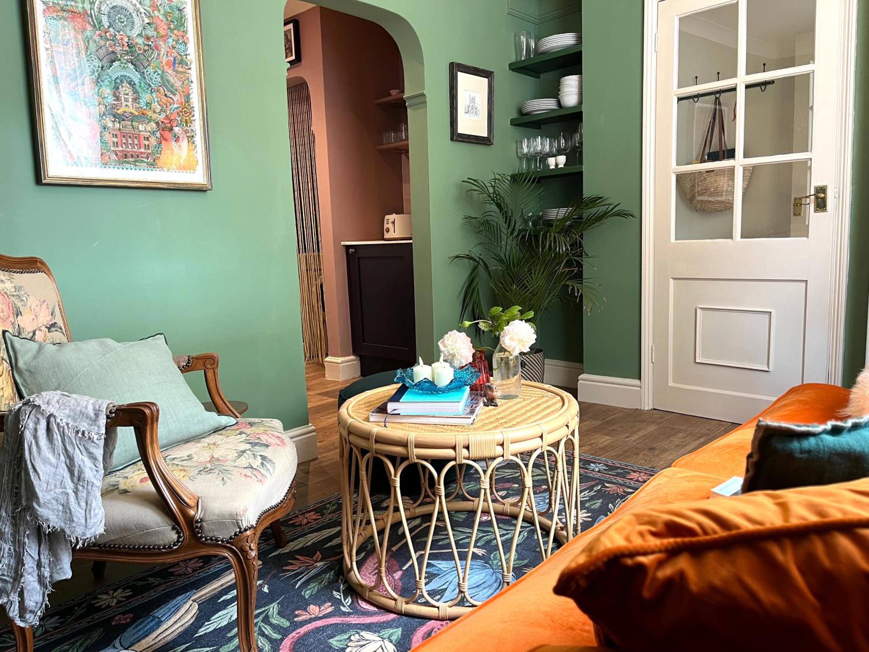 Cute Georgian Cottage, central, newly renovated view 4