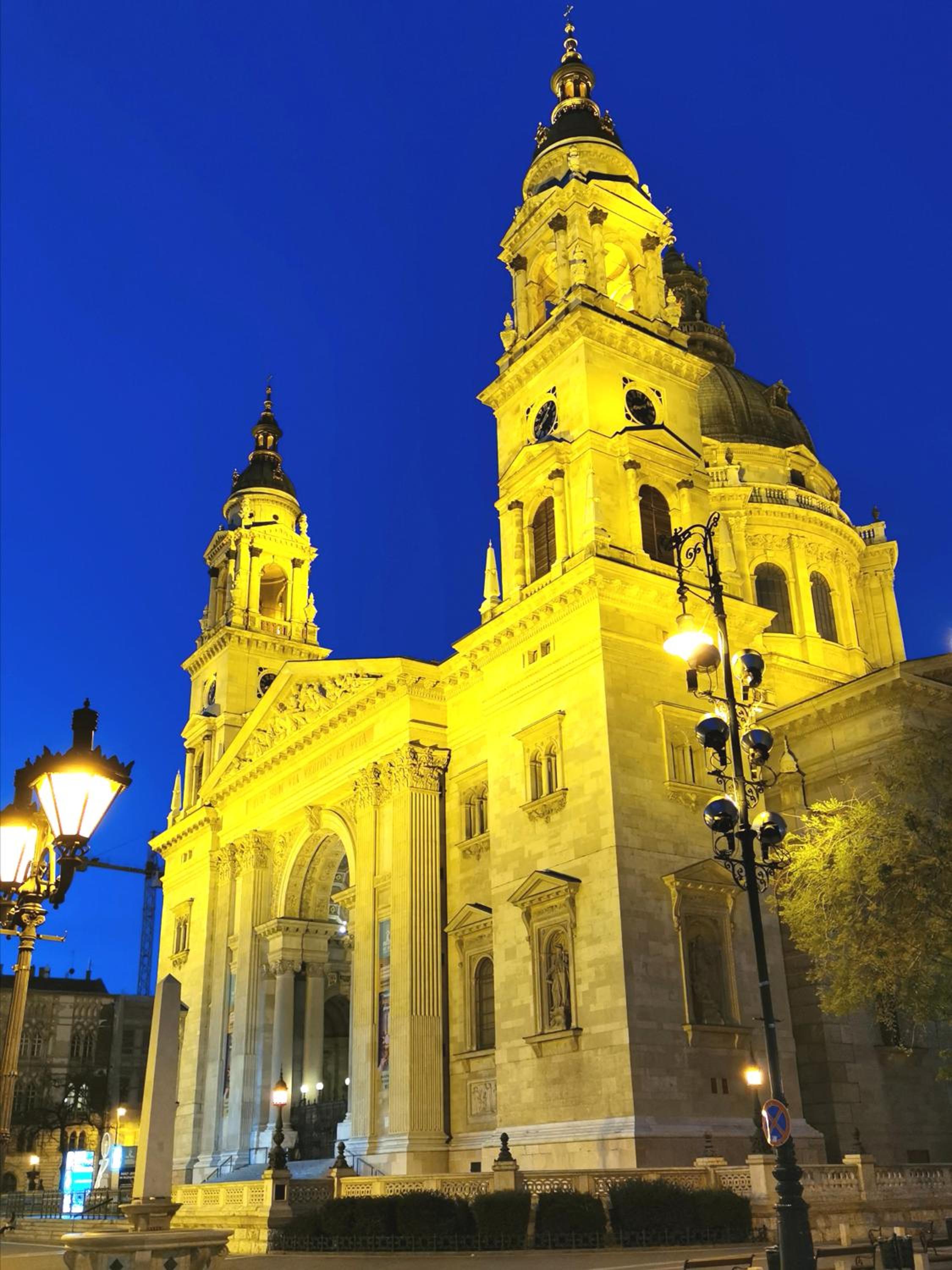 Downtown studio next to the Basilica view 5