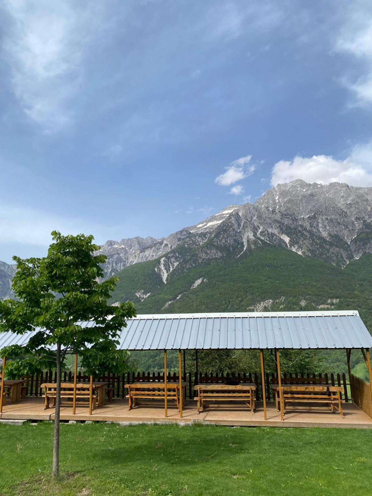 Hotel Vellezrit Guri
