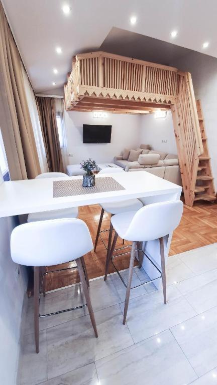 Zambak Apartments