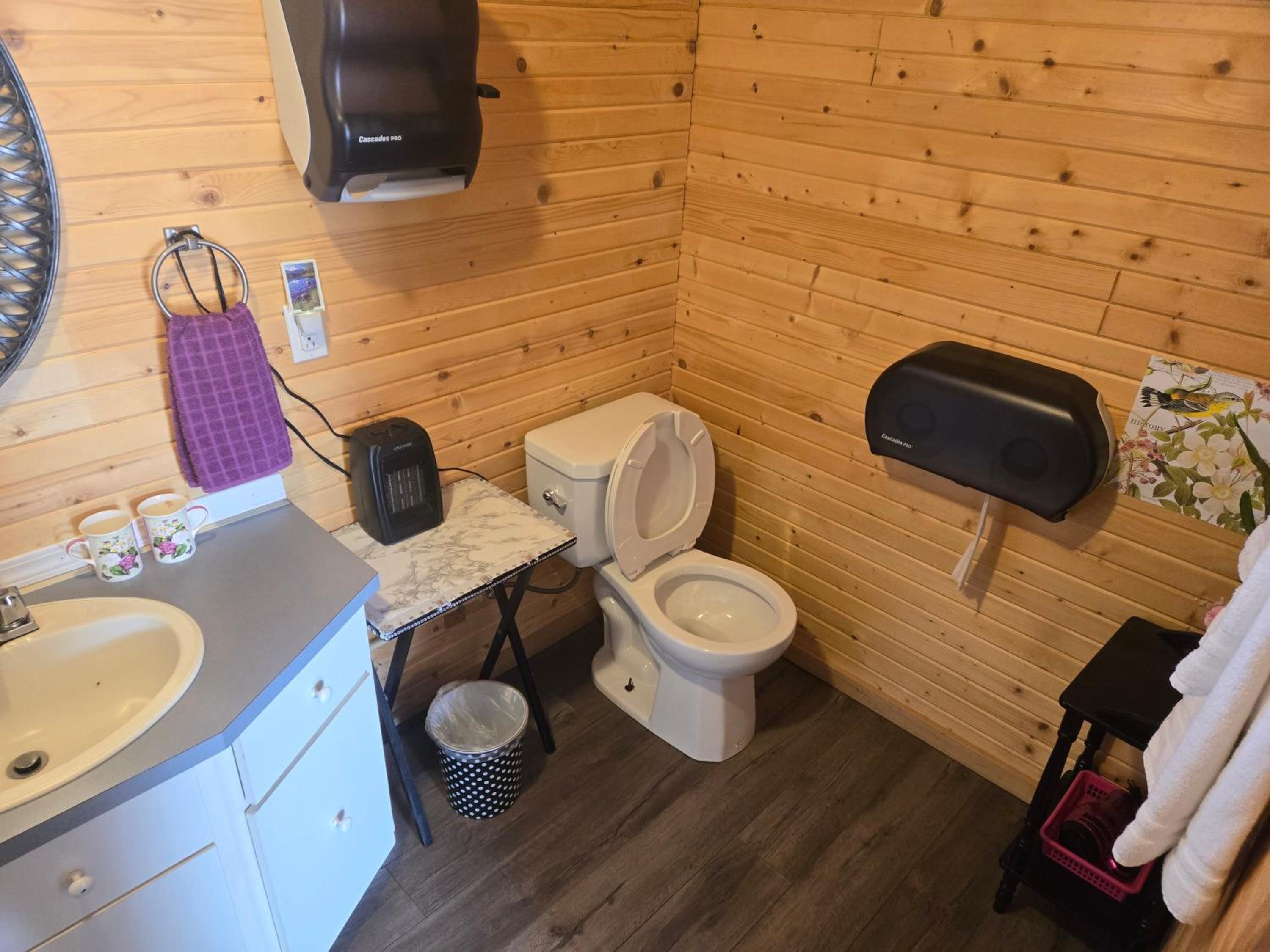 Blue River Campgrounds & Cabin-public washroom